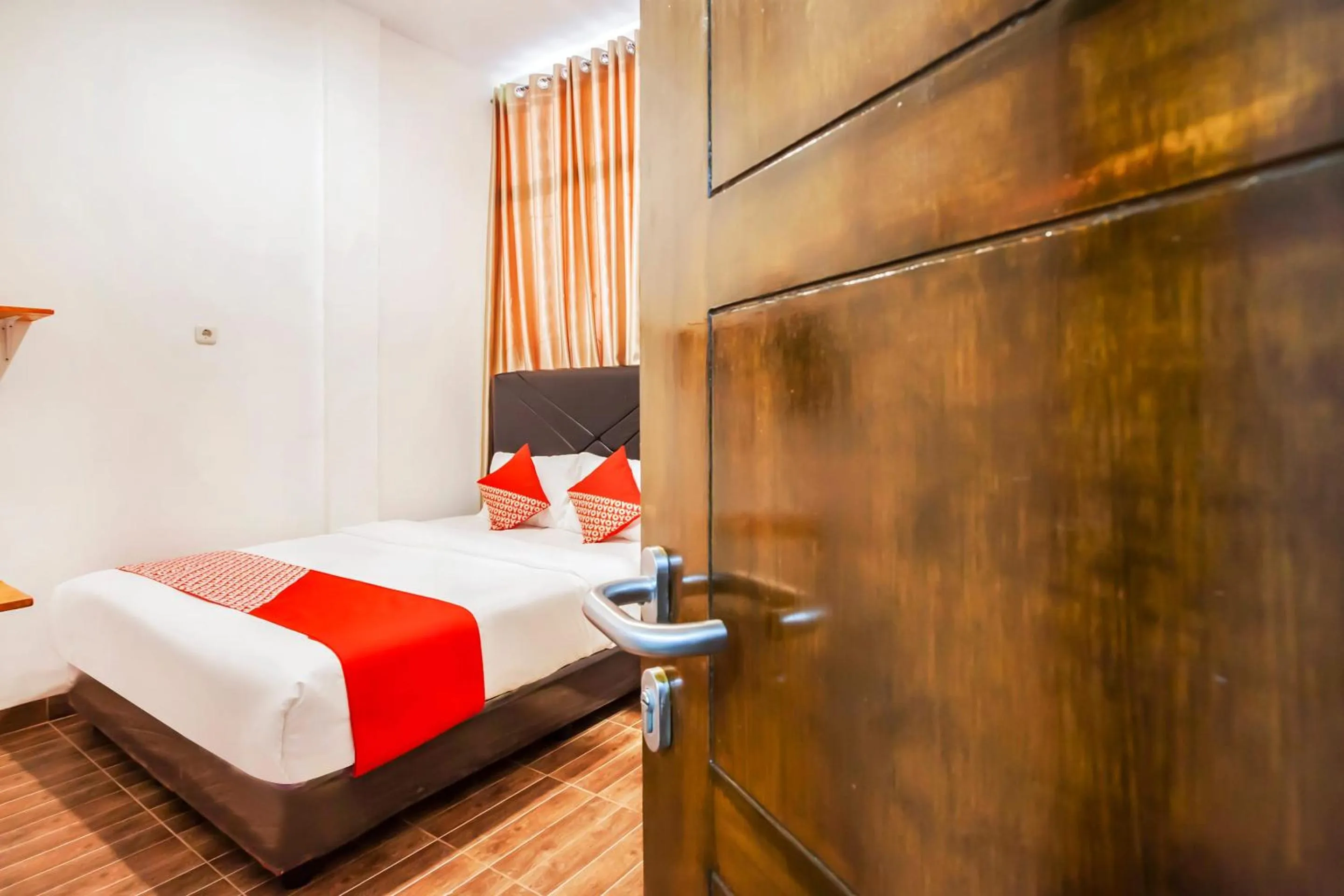 Bedroom in Hotel O Sutomo Inn