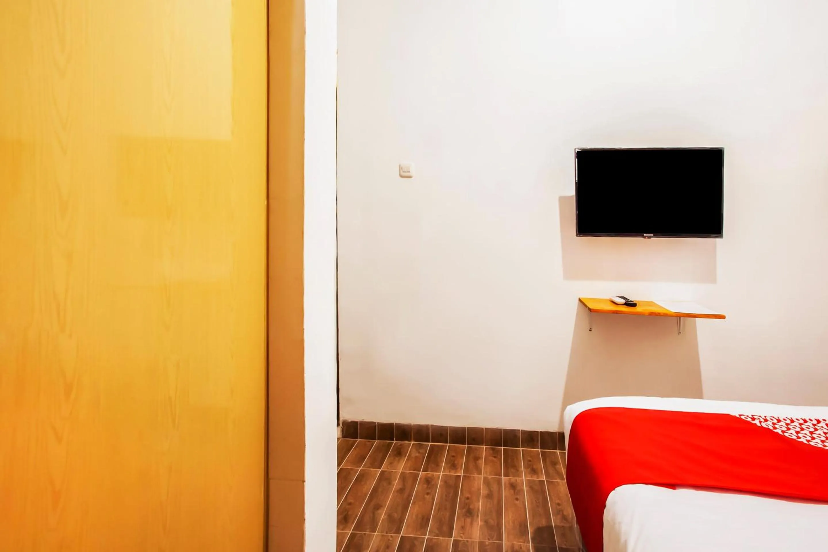 Bedroom in Hotel O Sutomo Inn