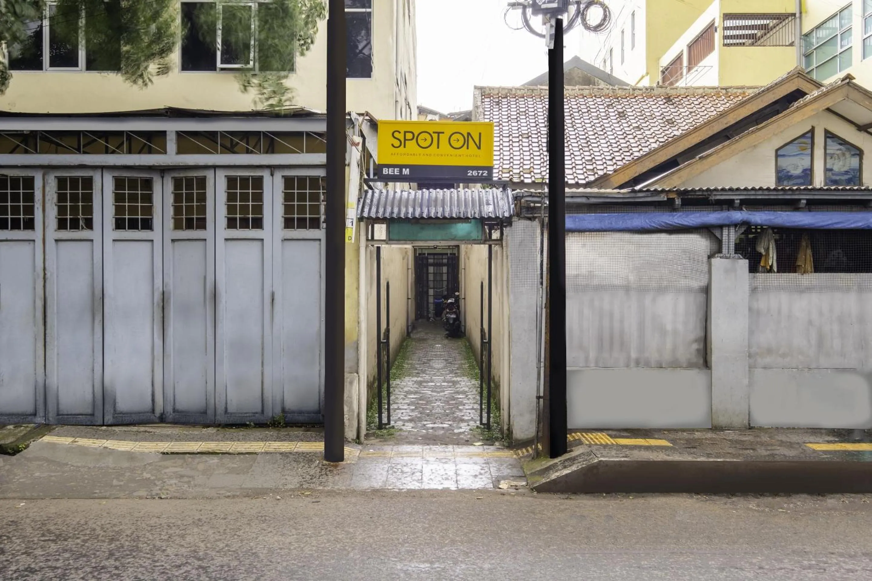 Facade/entrance in Super OYO 2672 Bee M Syariah