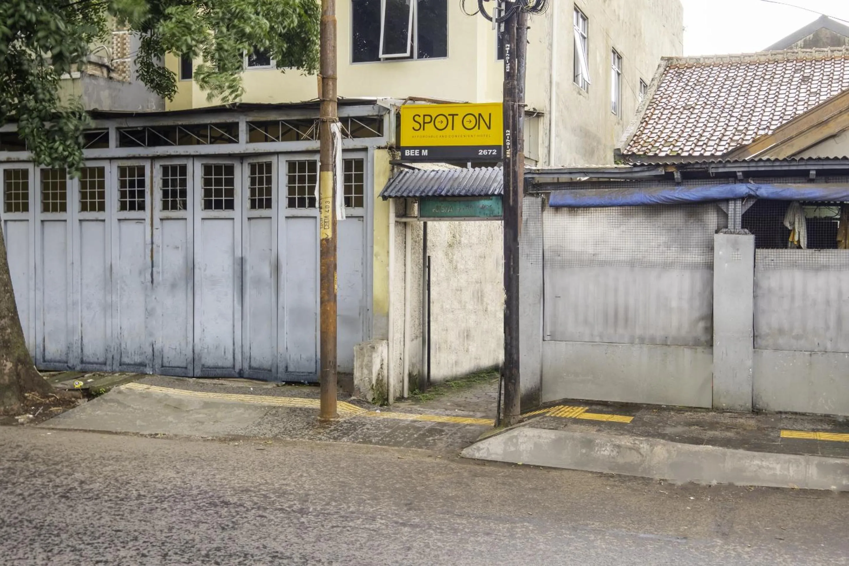 Facade/entrance in Super OYO 2672 Bee M Syariah