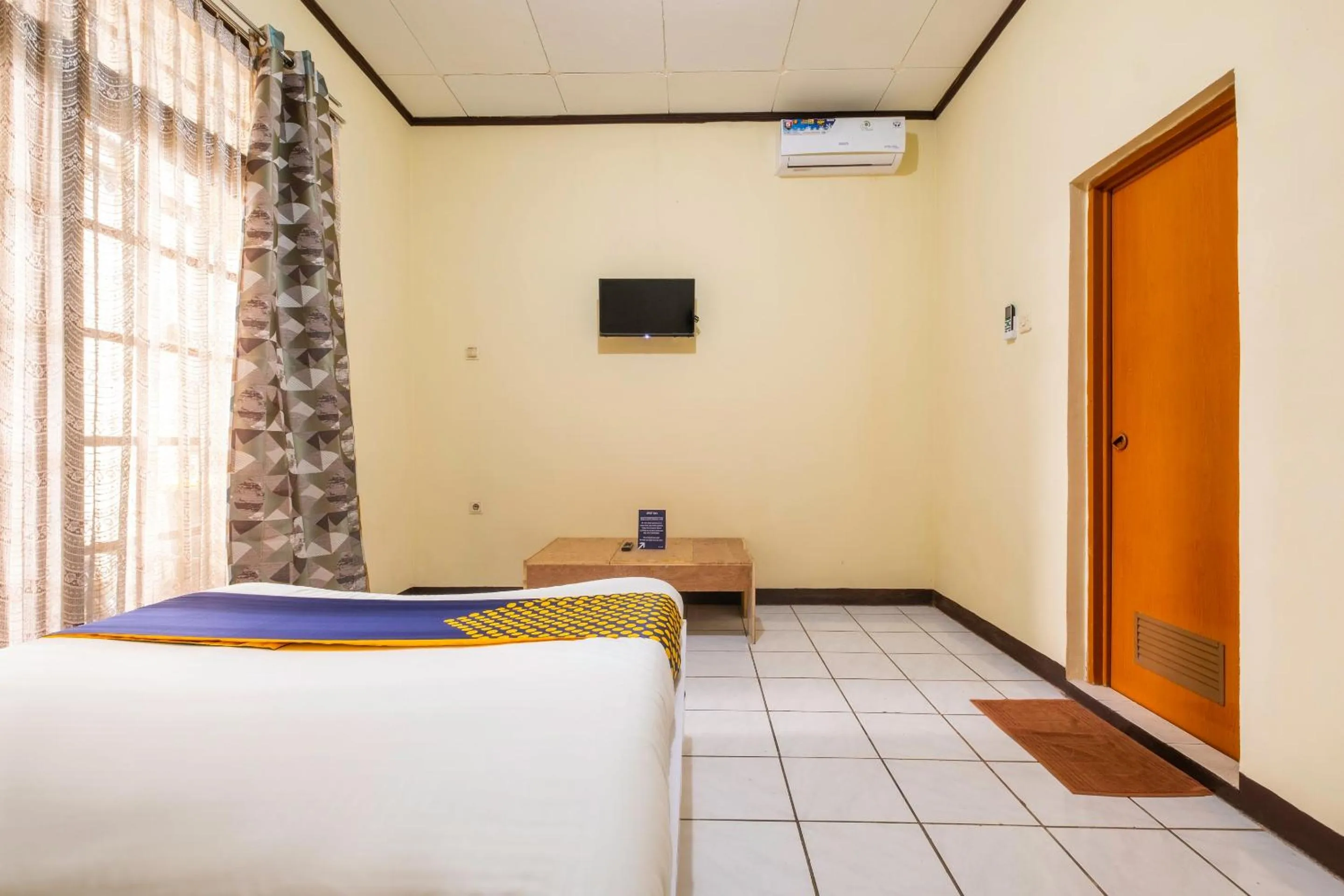 Bedroom in Super OYO 2672 Bee M Syariah