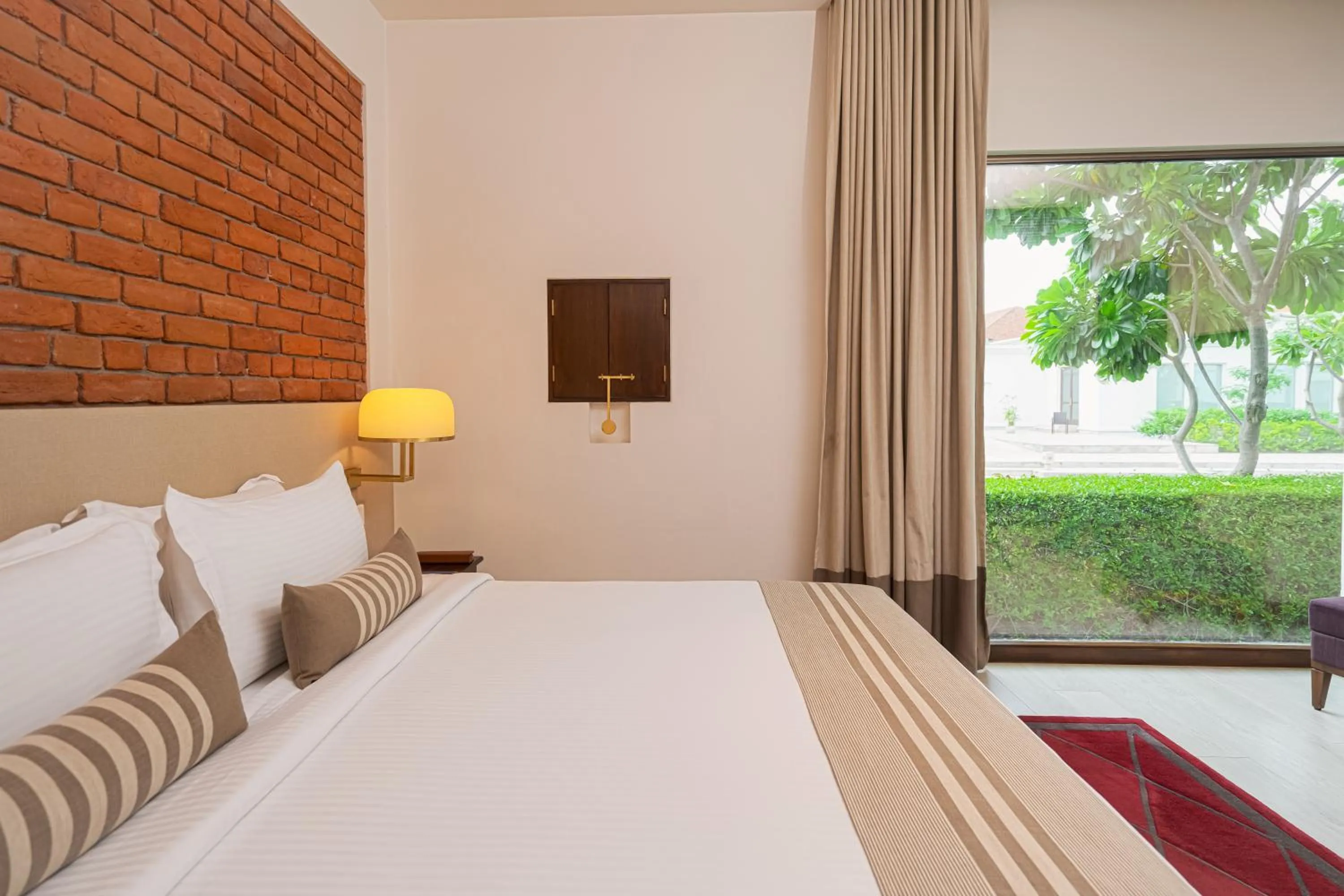 Bed in Marasa Sarovar Premiere, Bodhgaya