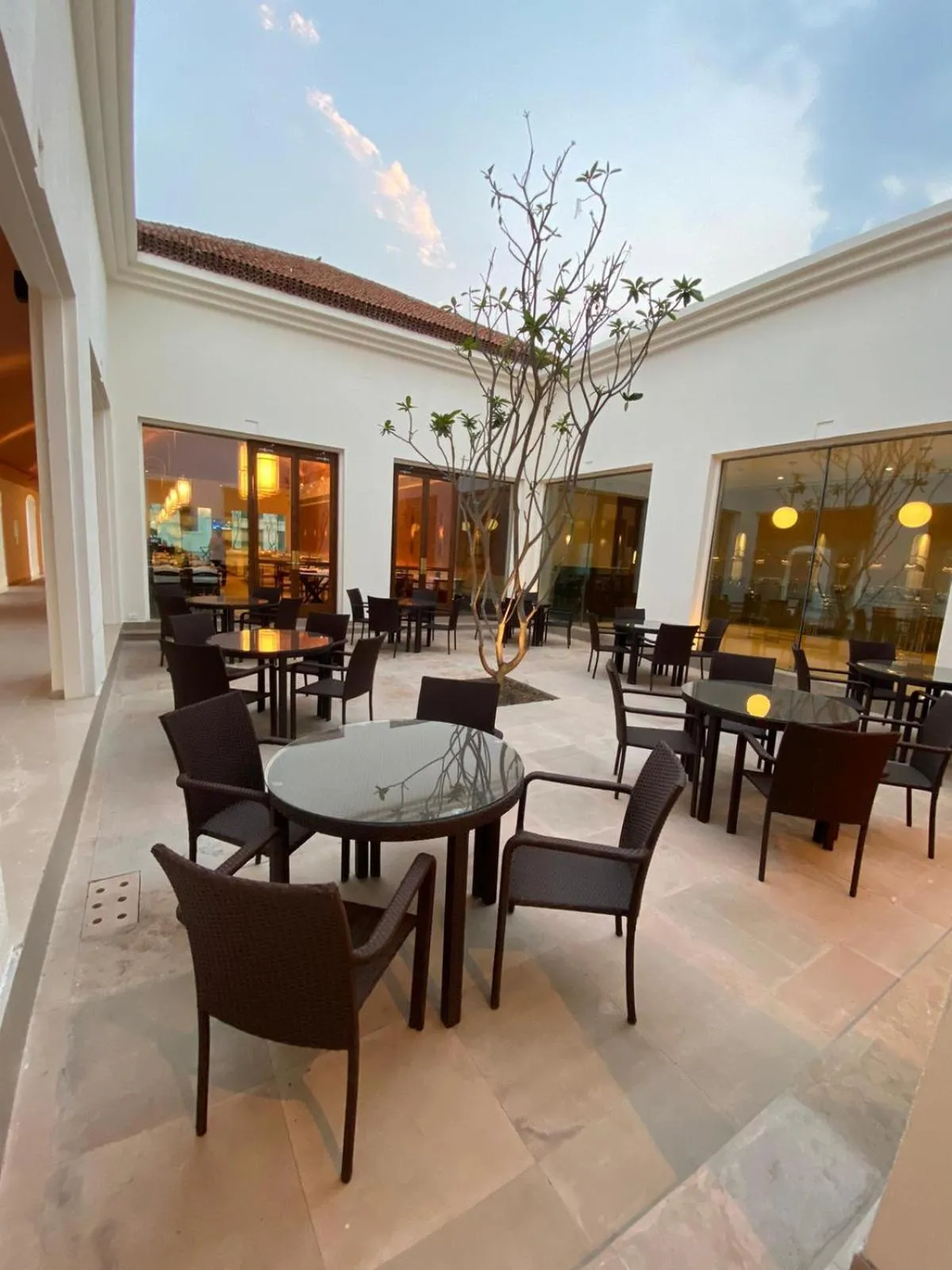 Restaurant/places to eat in Marasa Sarovar Premiere, Bodhgaya