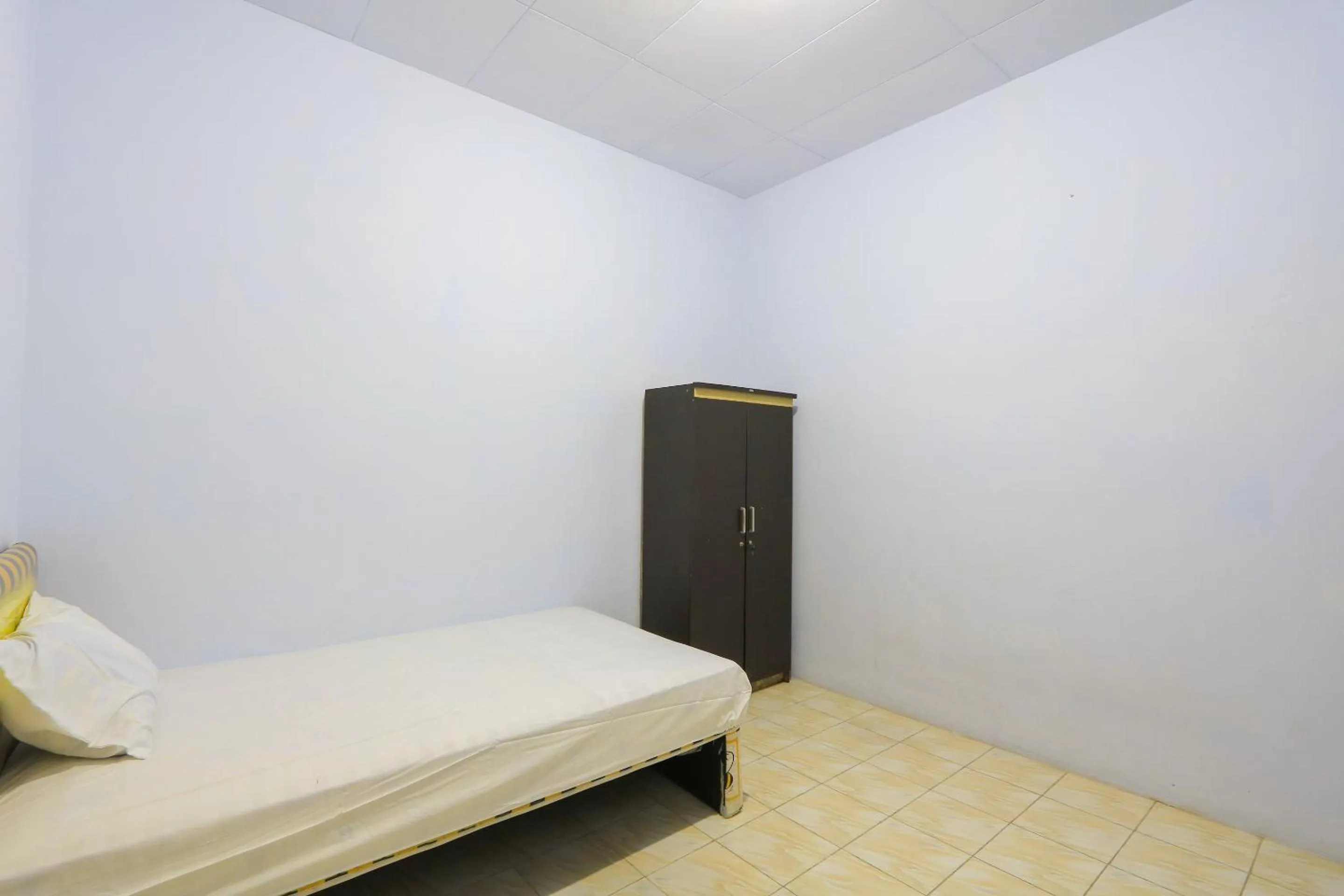 Bedroom, Bed in OYO Life 2724 Wisma Wijaya