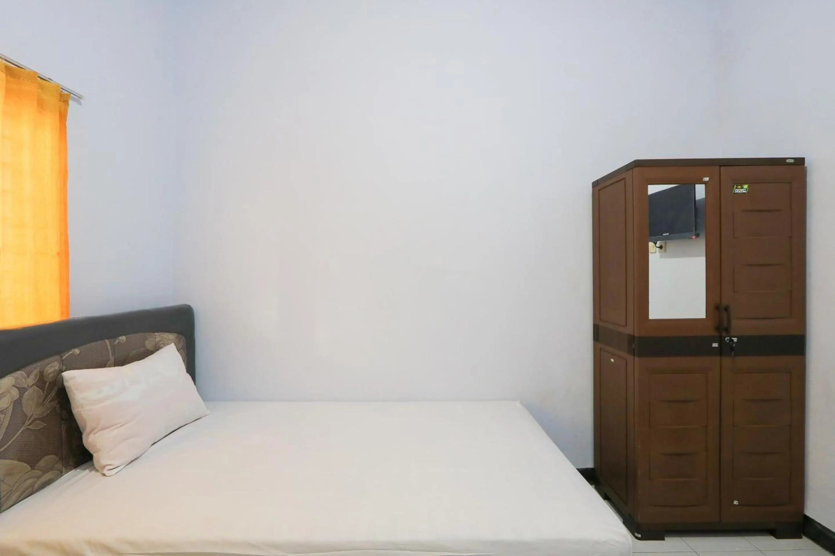 Bedroom, Bed in OYO Life 2724 Wisma Wijaya