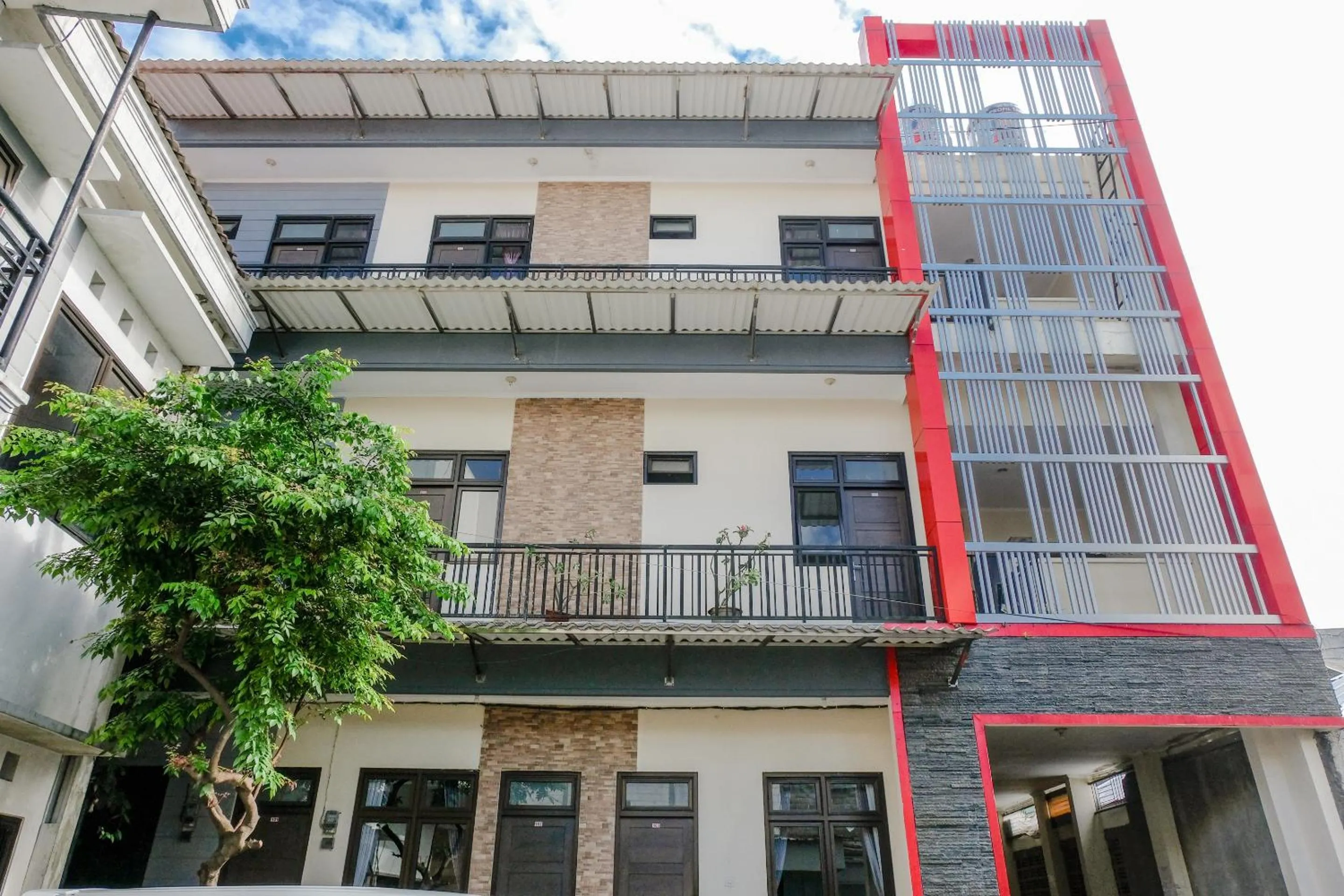 Facade/entrance in OYO Life 2744 Guest House Qudsi