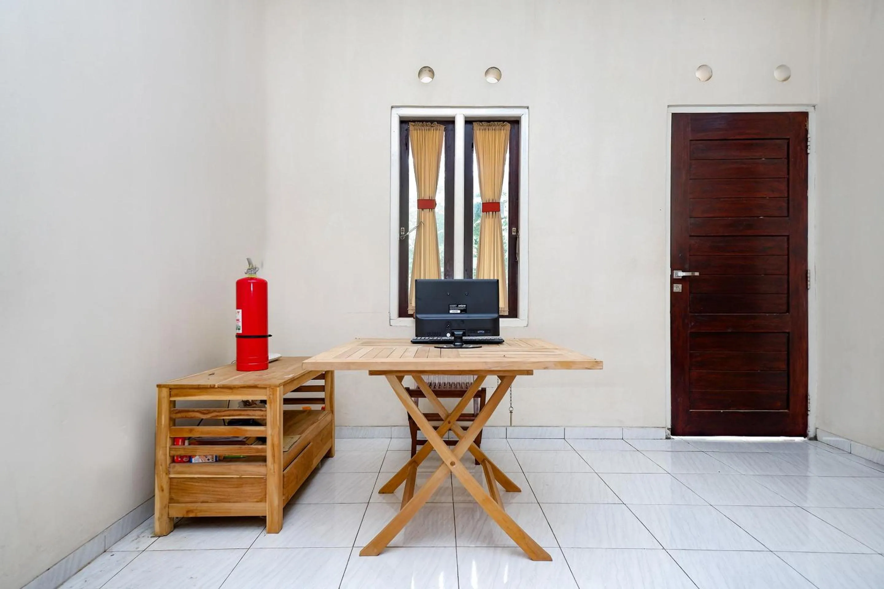 Lobby or reception in SUPER OYO 2865 Sartika Inn Pati