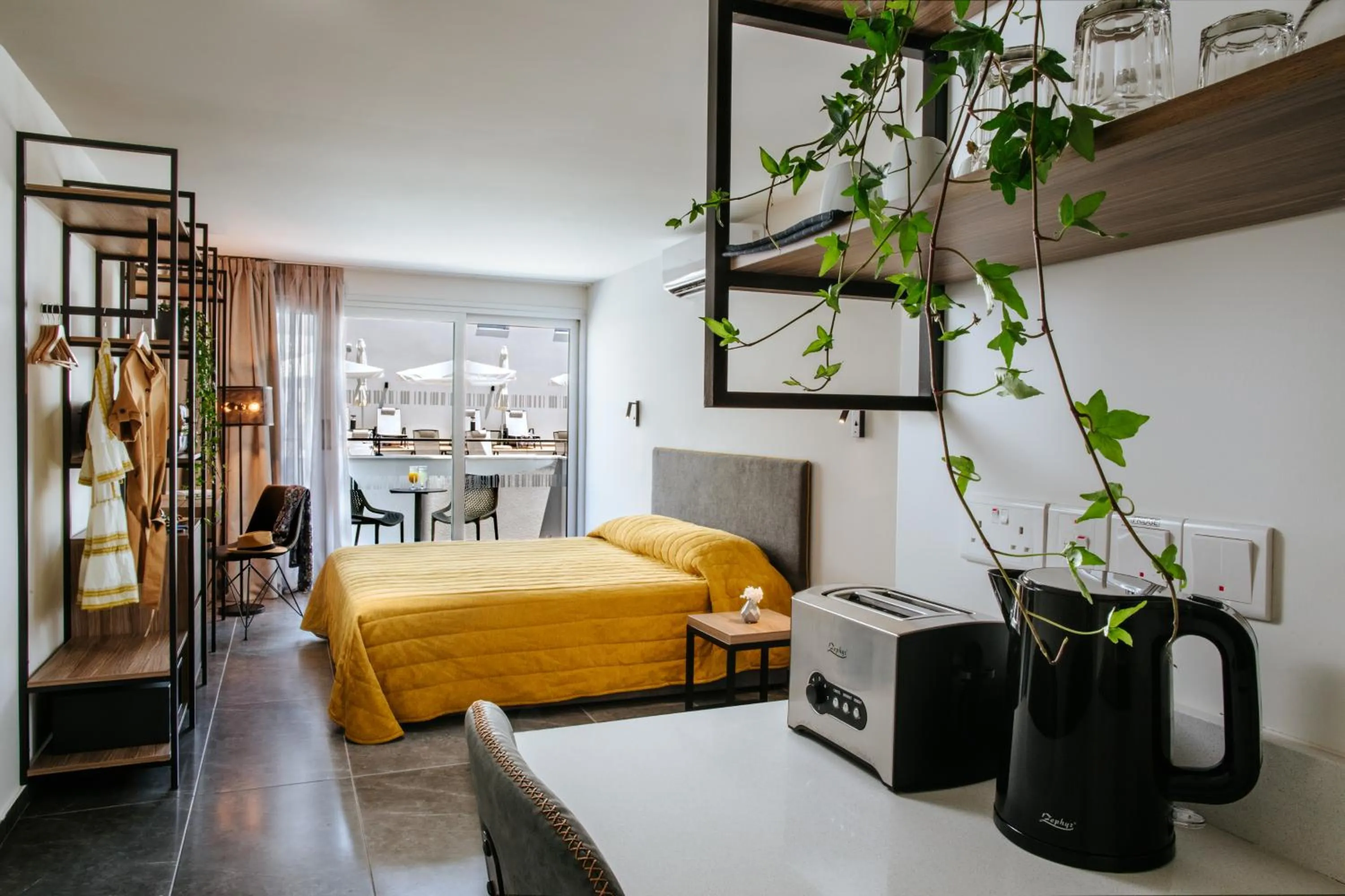 Photo of the whole room, Bed in Cosmo Napa Boutique Hotel