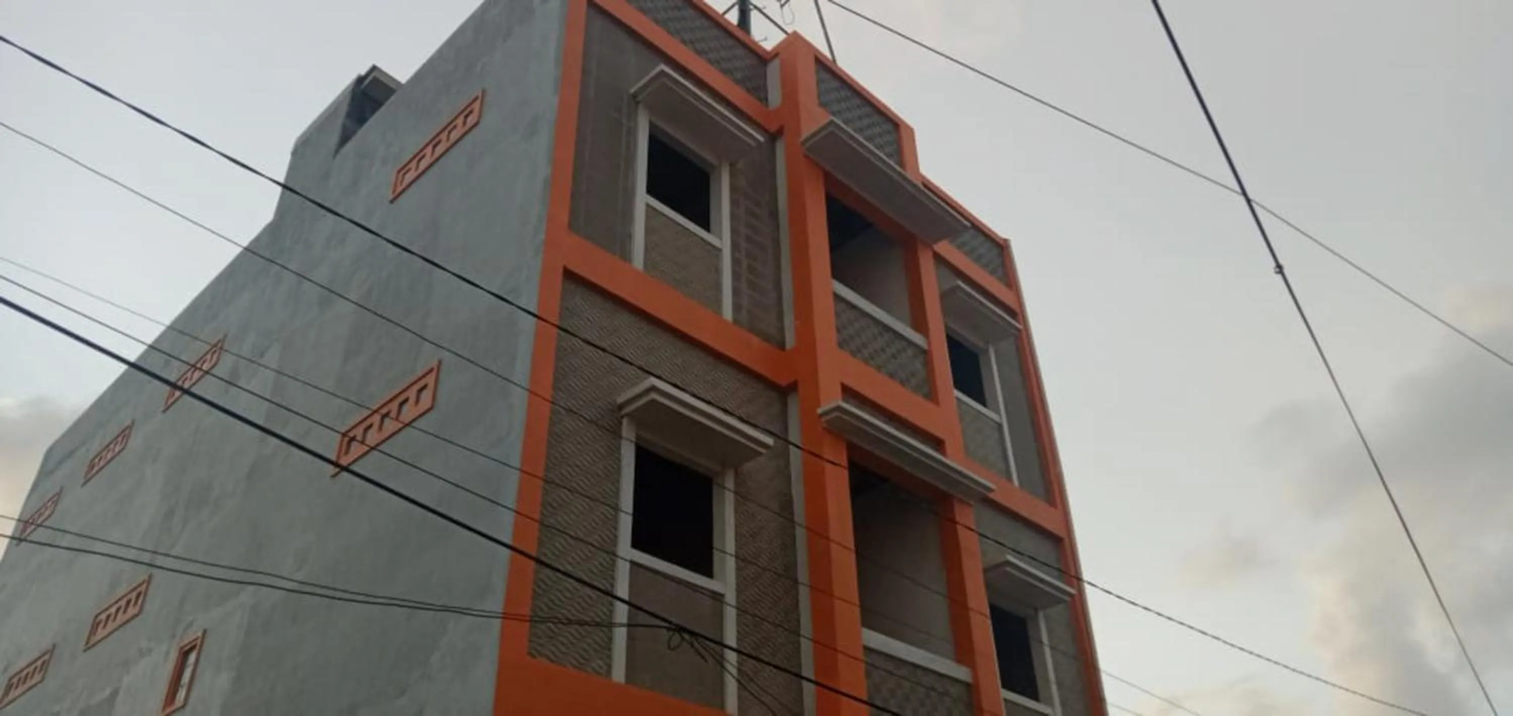 Facade/entrance in Hotel O Pondok Orange Family