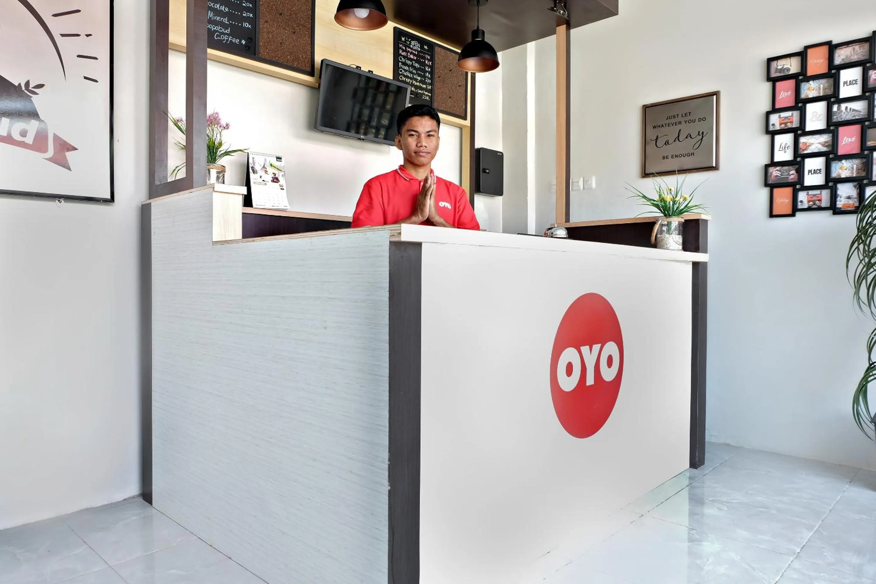 Lobby or reception in Super OYO 2756 Anata