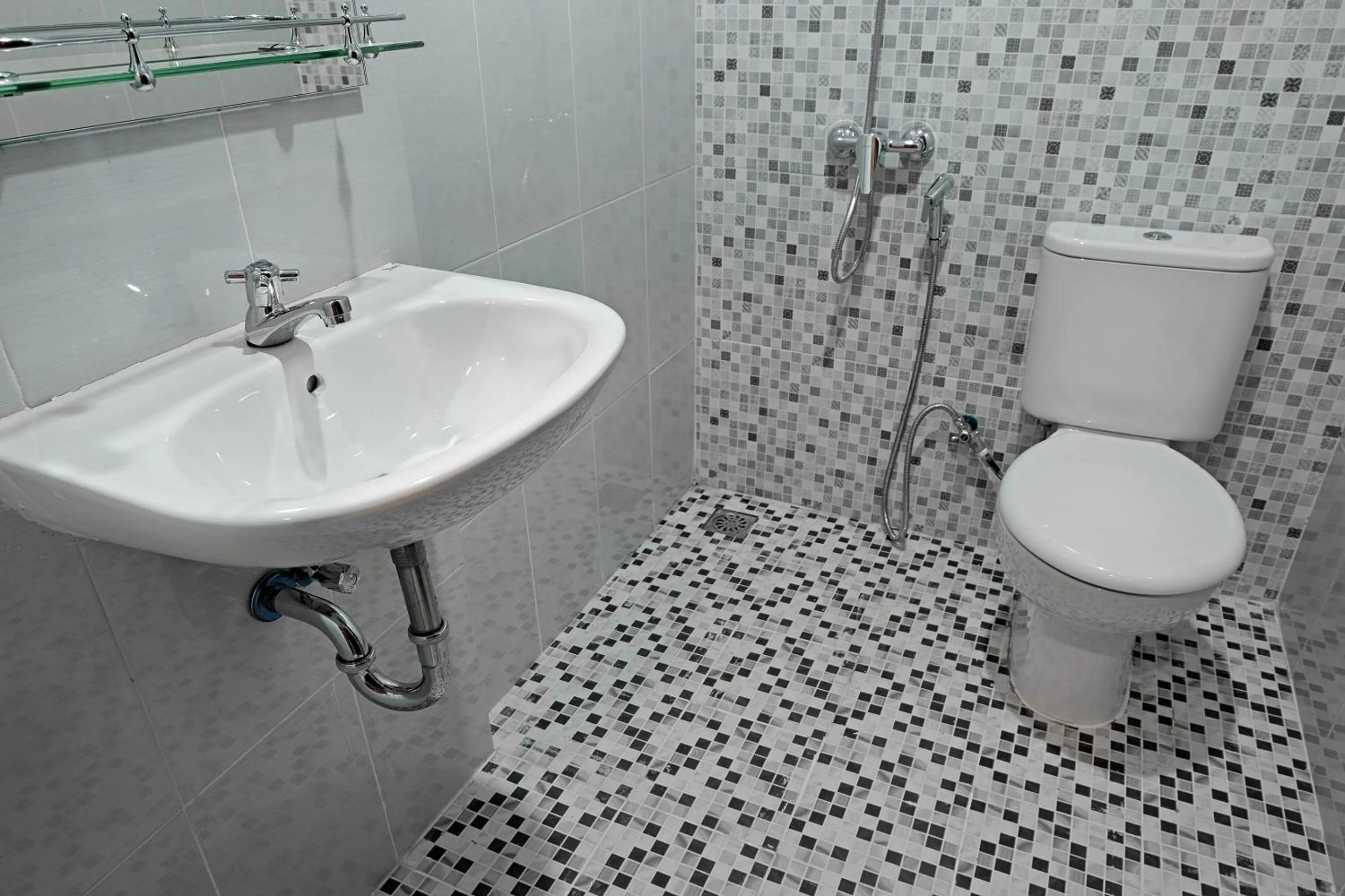 Bathroom in Super OYO 2756 Anata