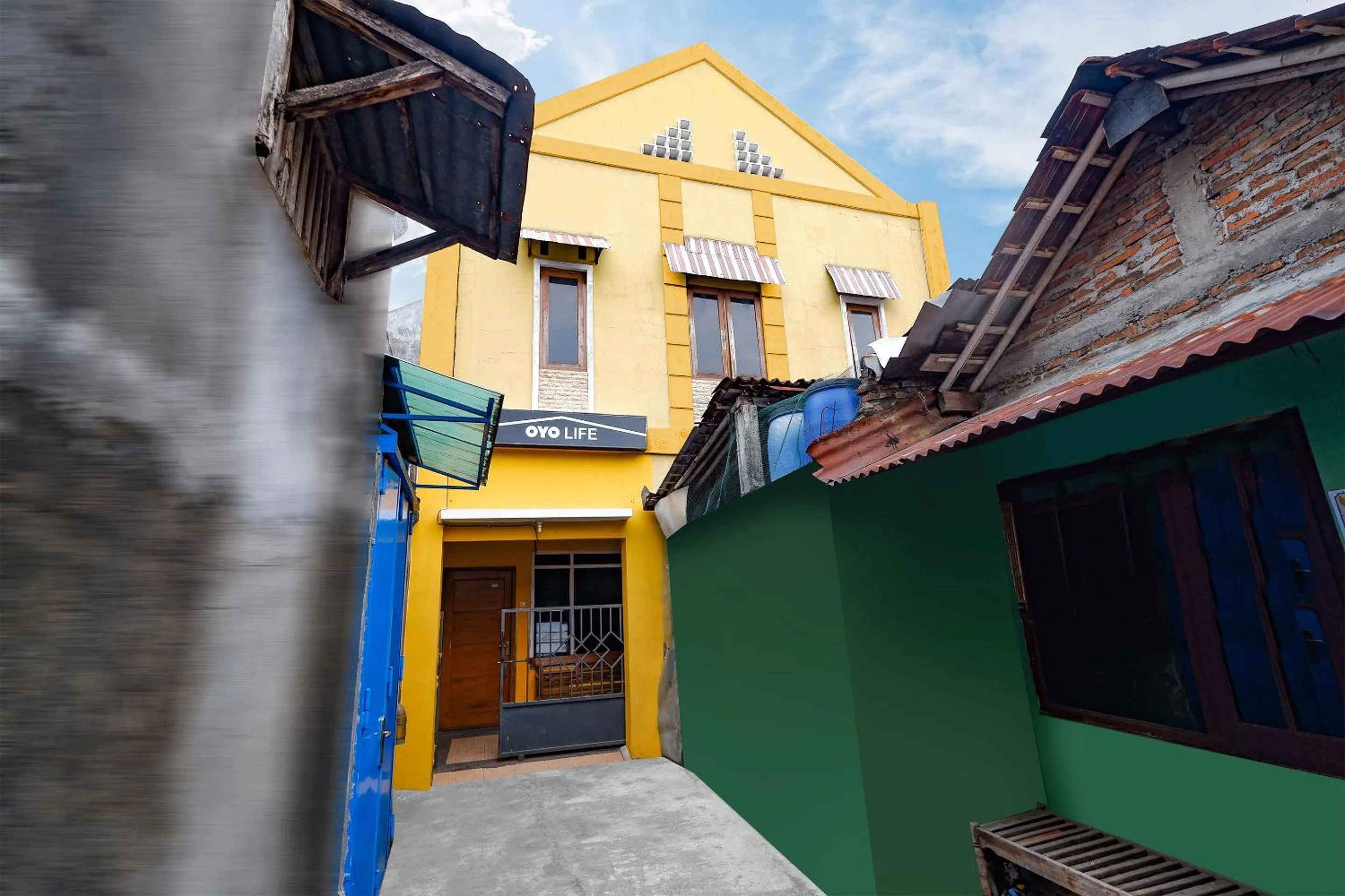 Property building in OYO Life 2867 Kos Kuning