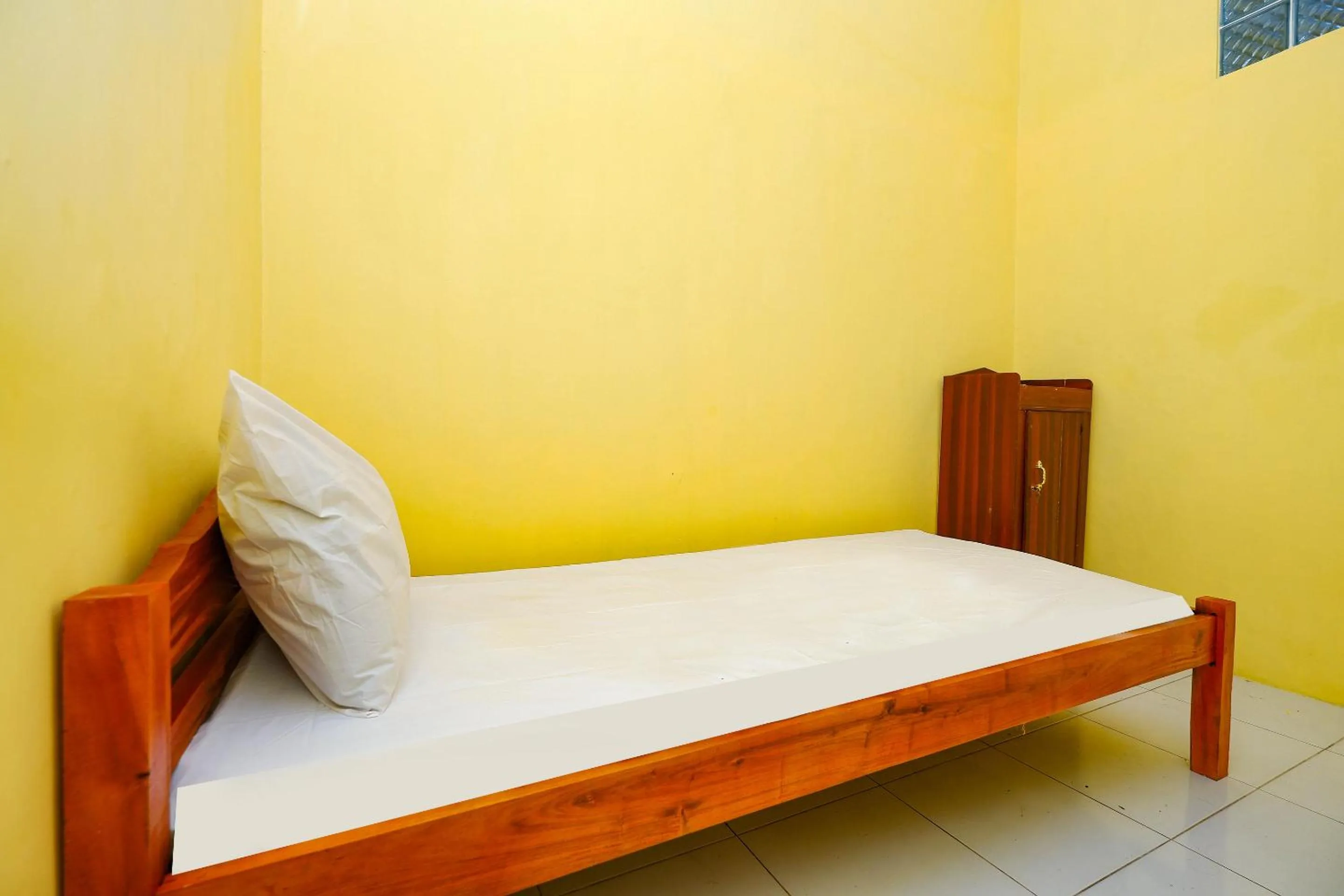 Bedroom, Bed in OYO Life 2867 Kos Kuning