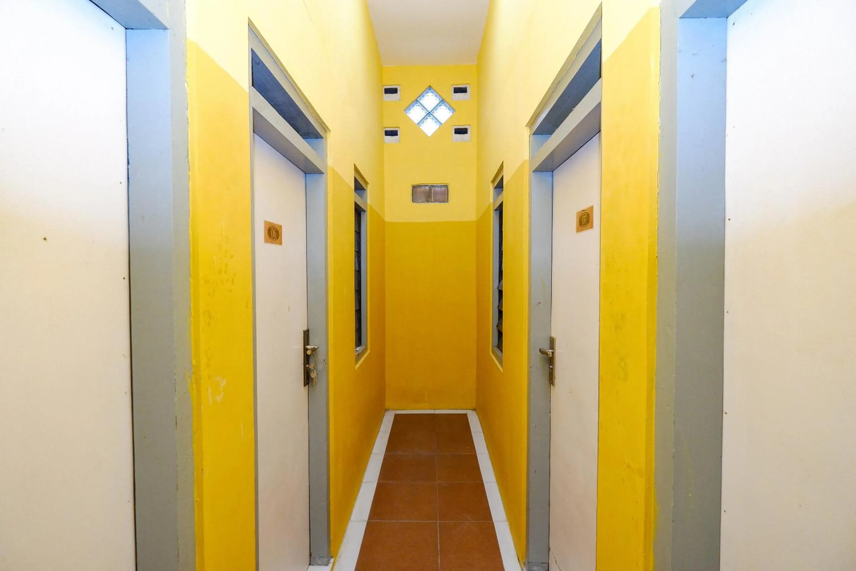 Area and facilities in OYO Life 2867 Kos Kuning