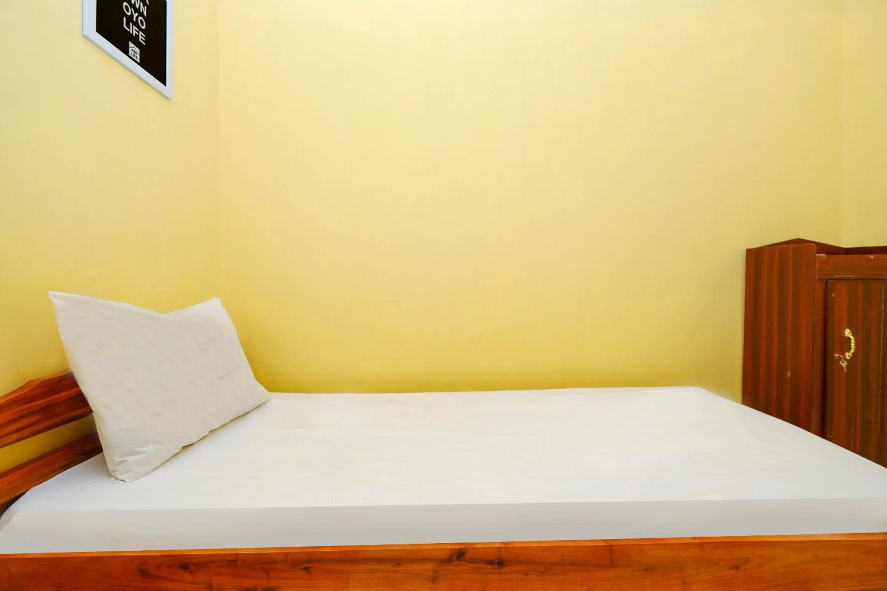 Bedroom, Bed in OYO Life 2867 Kos Kuning