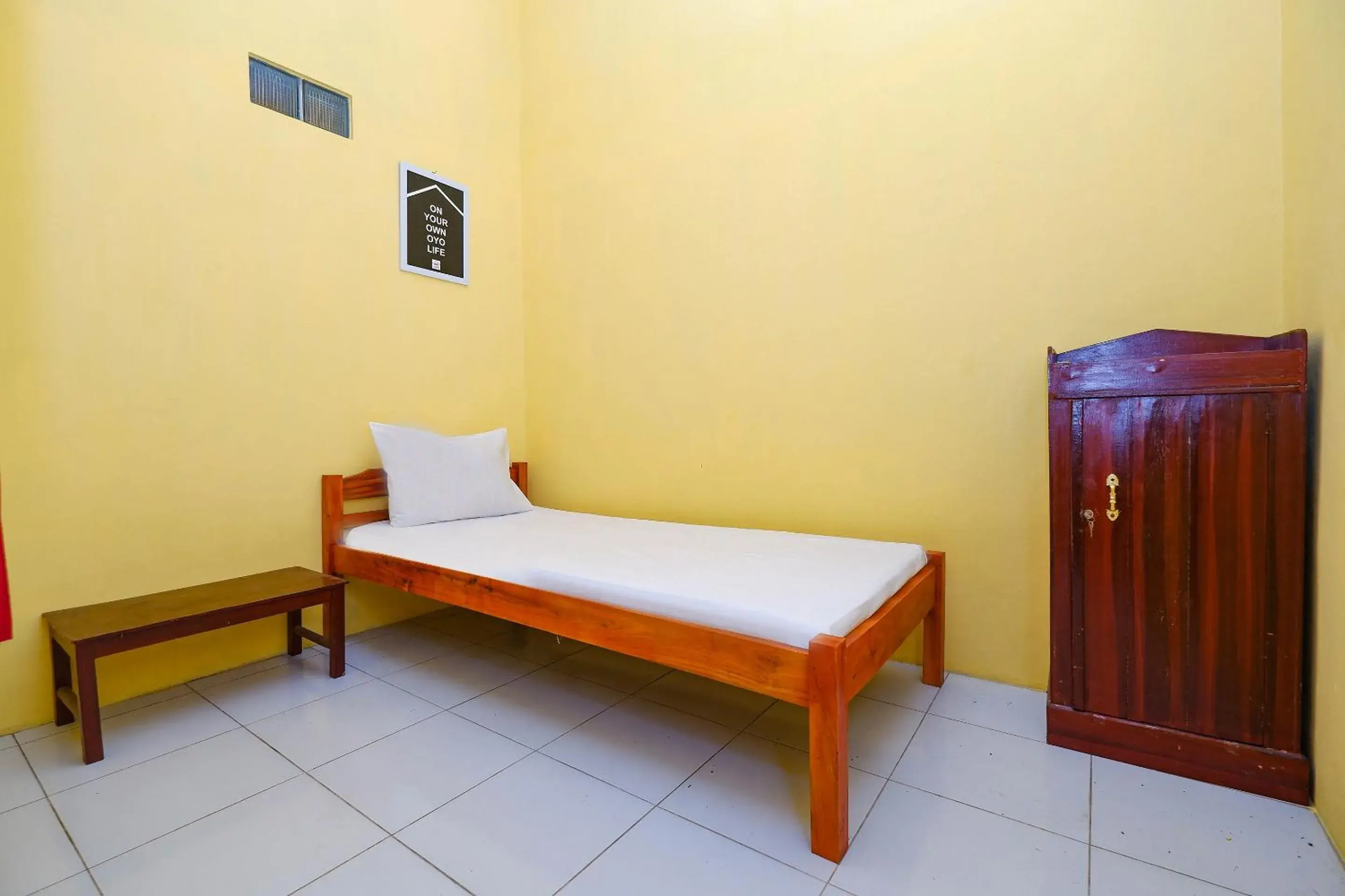 Large Single Room - single occupancy in OYO Life 2867 Kos Kuning Large Single Room - single occupancy in OYO Life 2867 Kos Kuning