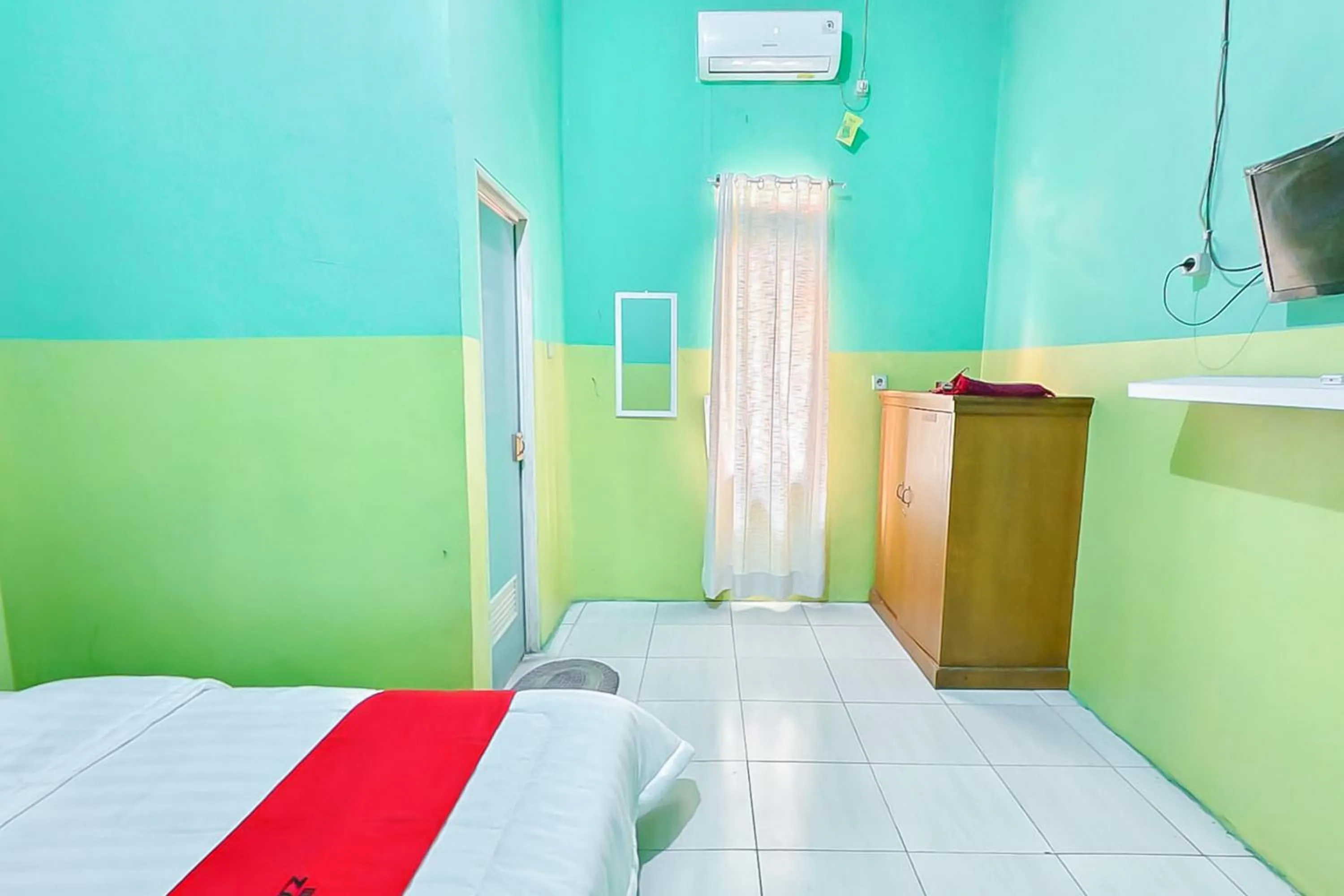 Bedroom, Bed in RedDoorz near RS Dr Hafiz Cianjur