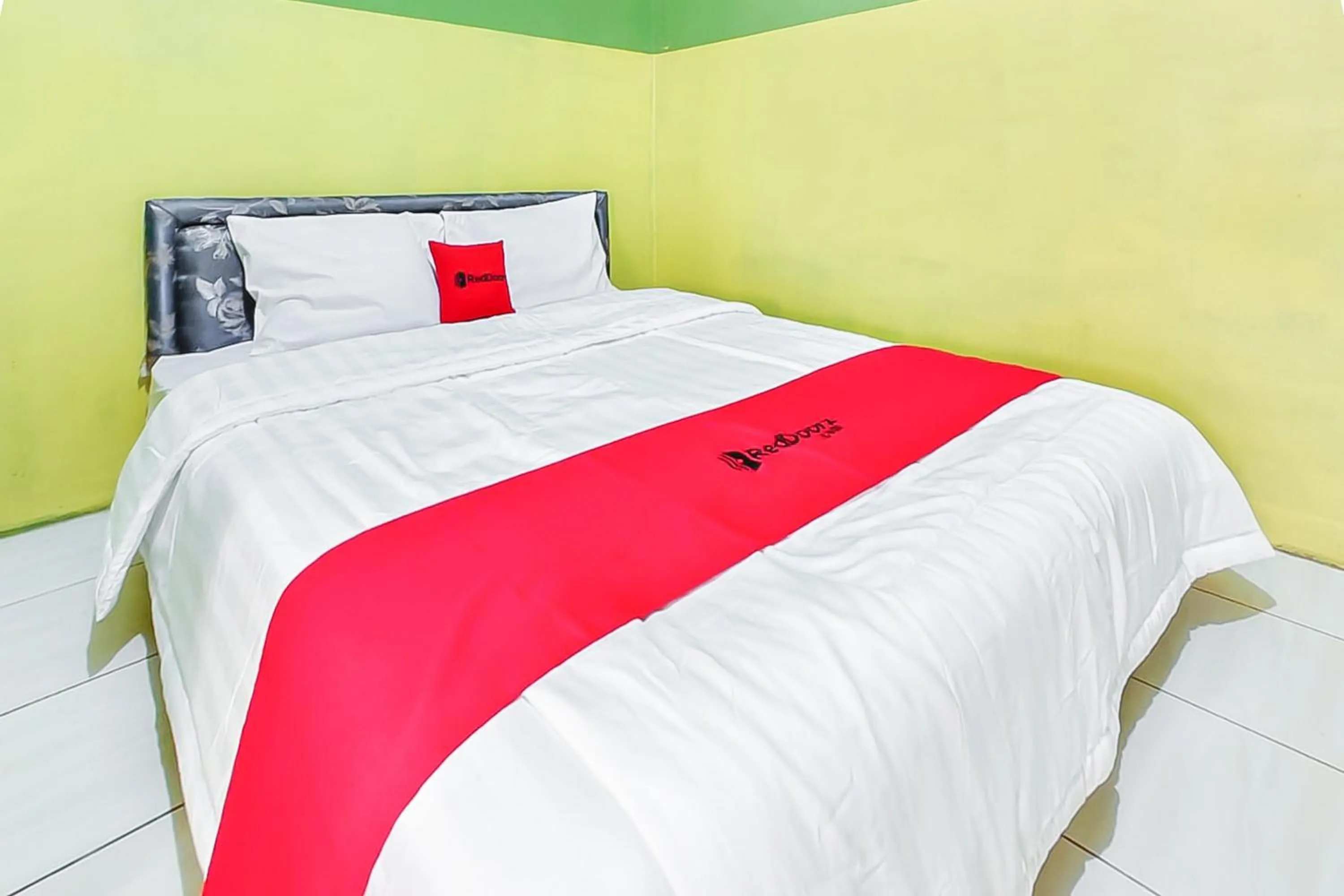 Bedroom, Bed in RedDoorz near RS Dr Hafiz Cianjur