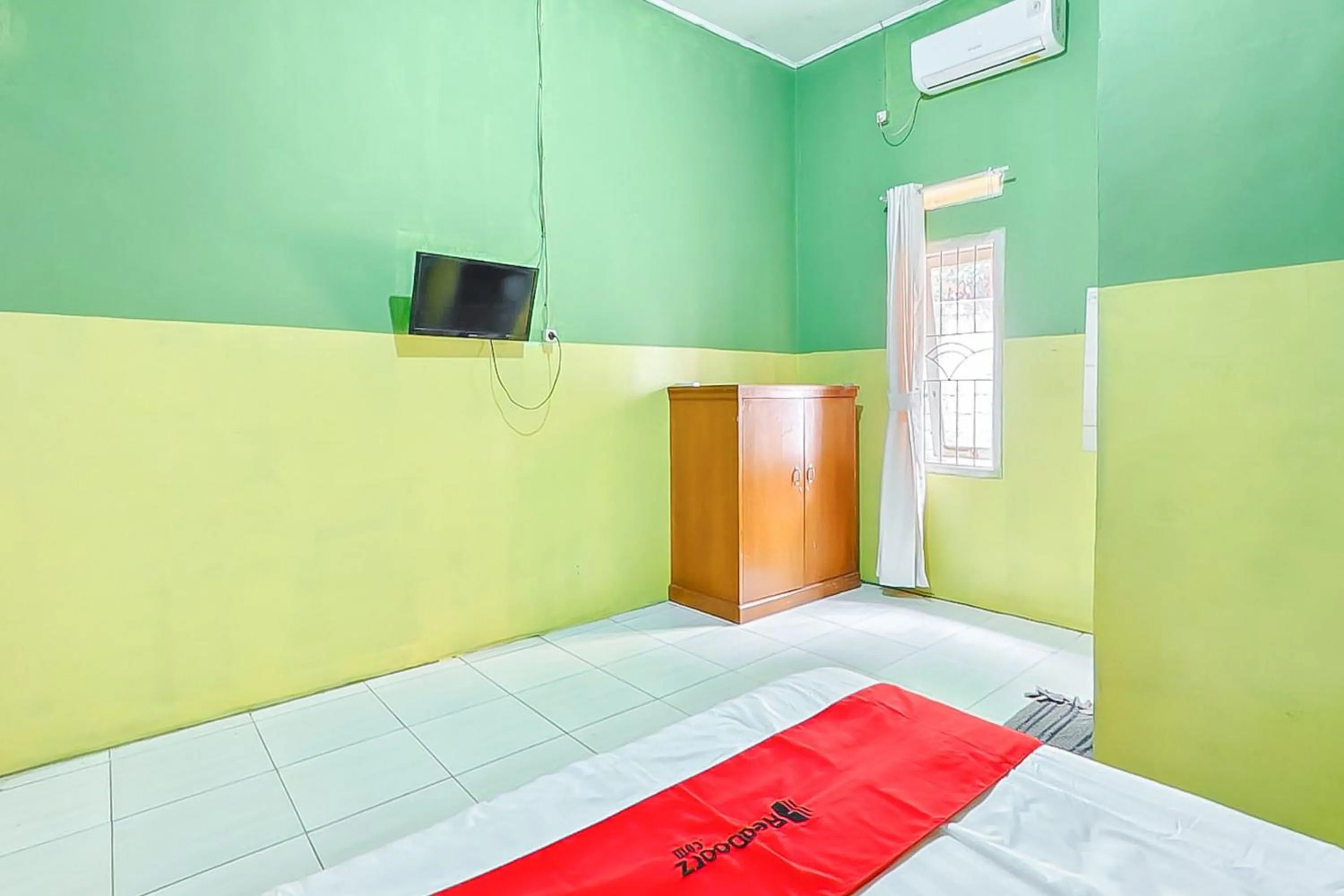 Bedroom, Bed in RedDoorz near RS Dr Hafiz Cianjur