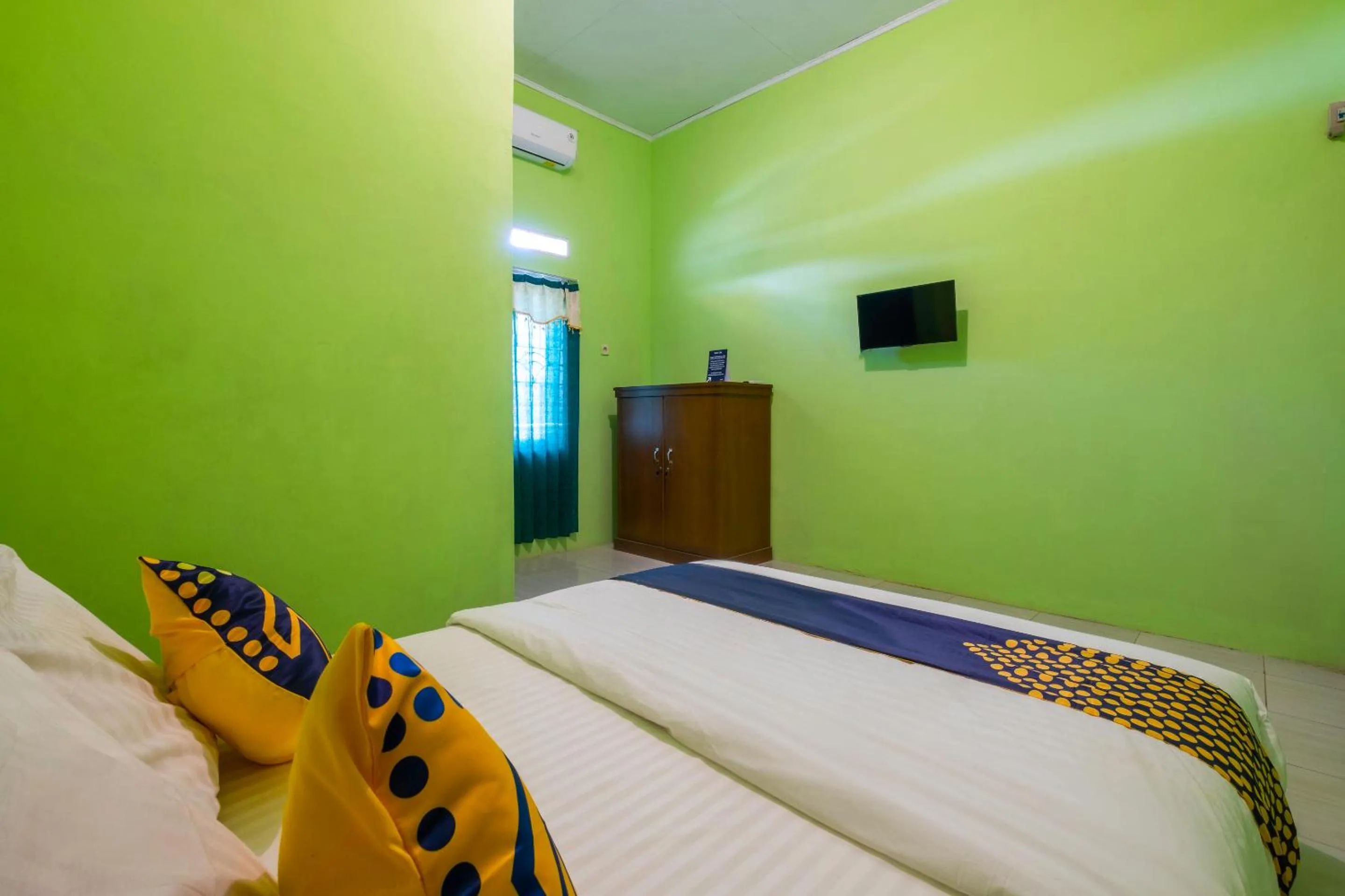 Double Room in OYO 2859 Fatan Costel Syariah