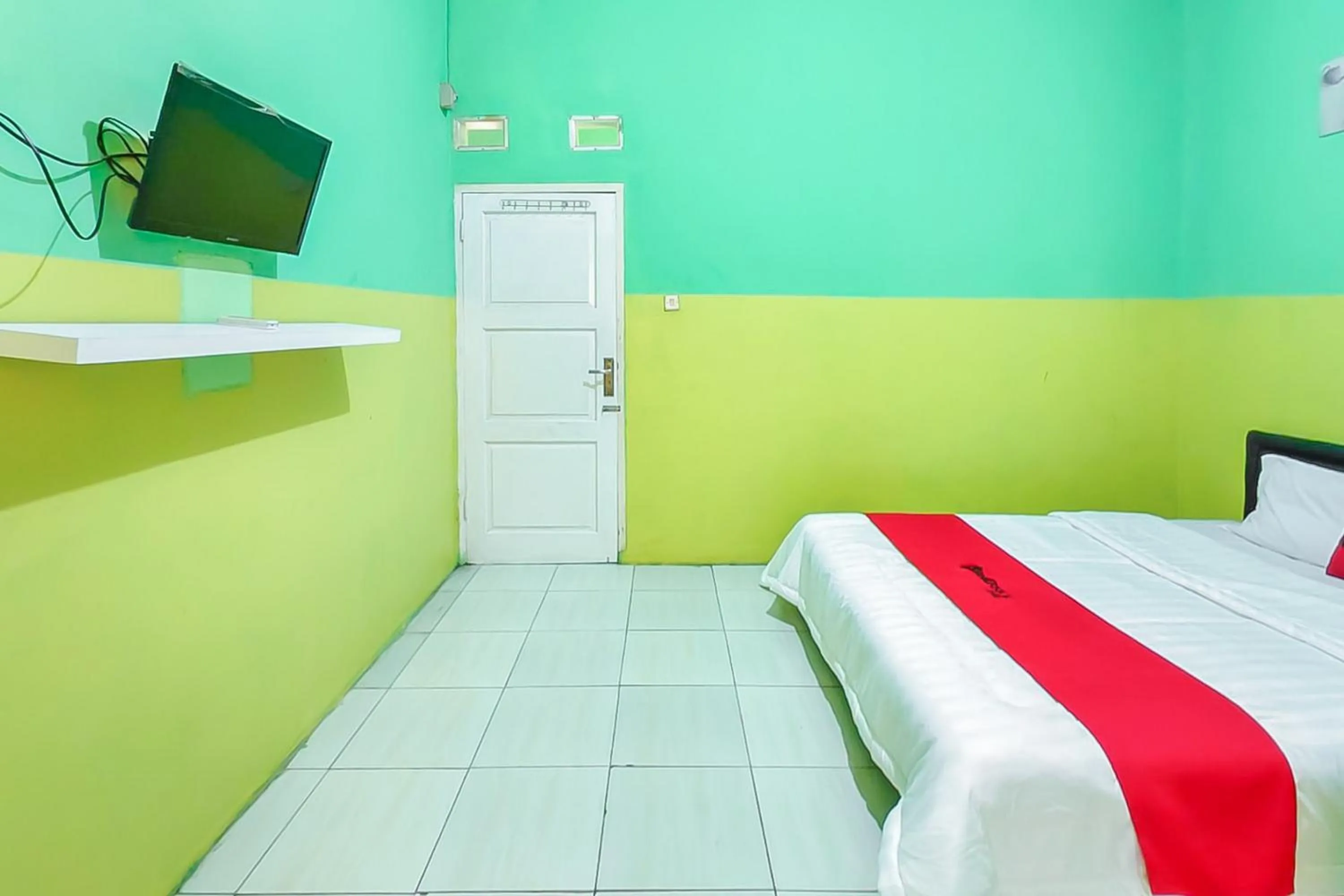 Bedroom, Bed in RedDoorz near RS Dr Hafiz Cianjur