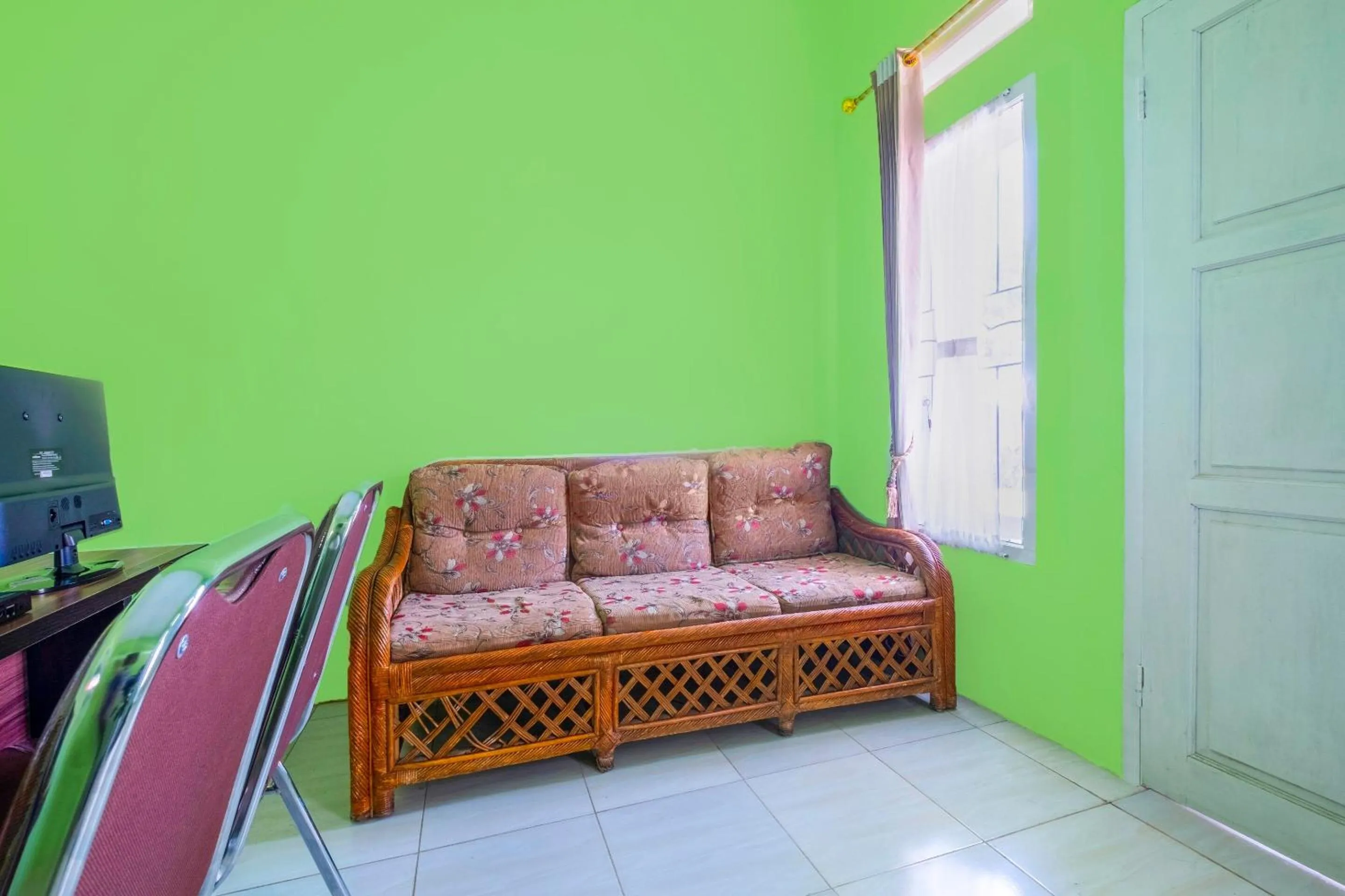 Lobby or reception in OYO 2859 Fatan Costel Syariah