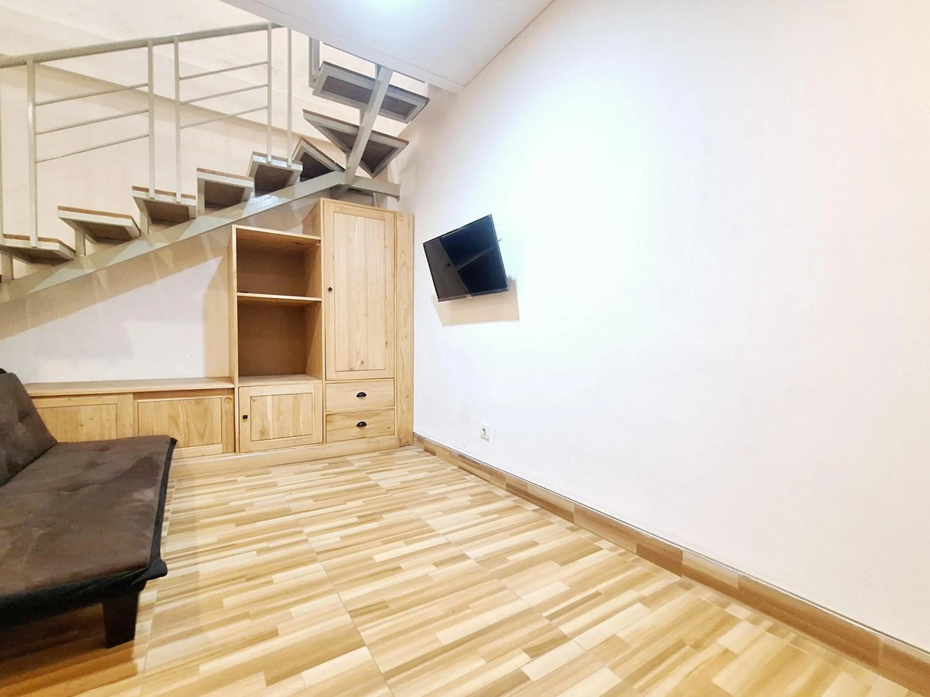 Seating area in Sari Panguripan RedPartner Near UGM