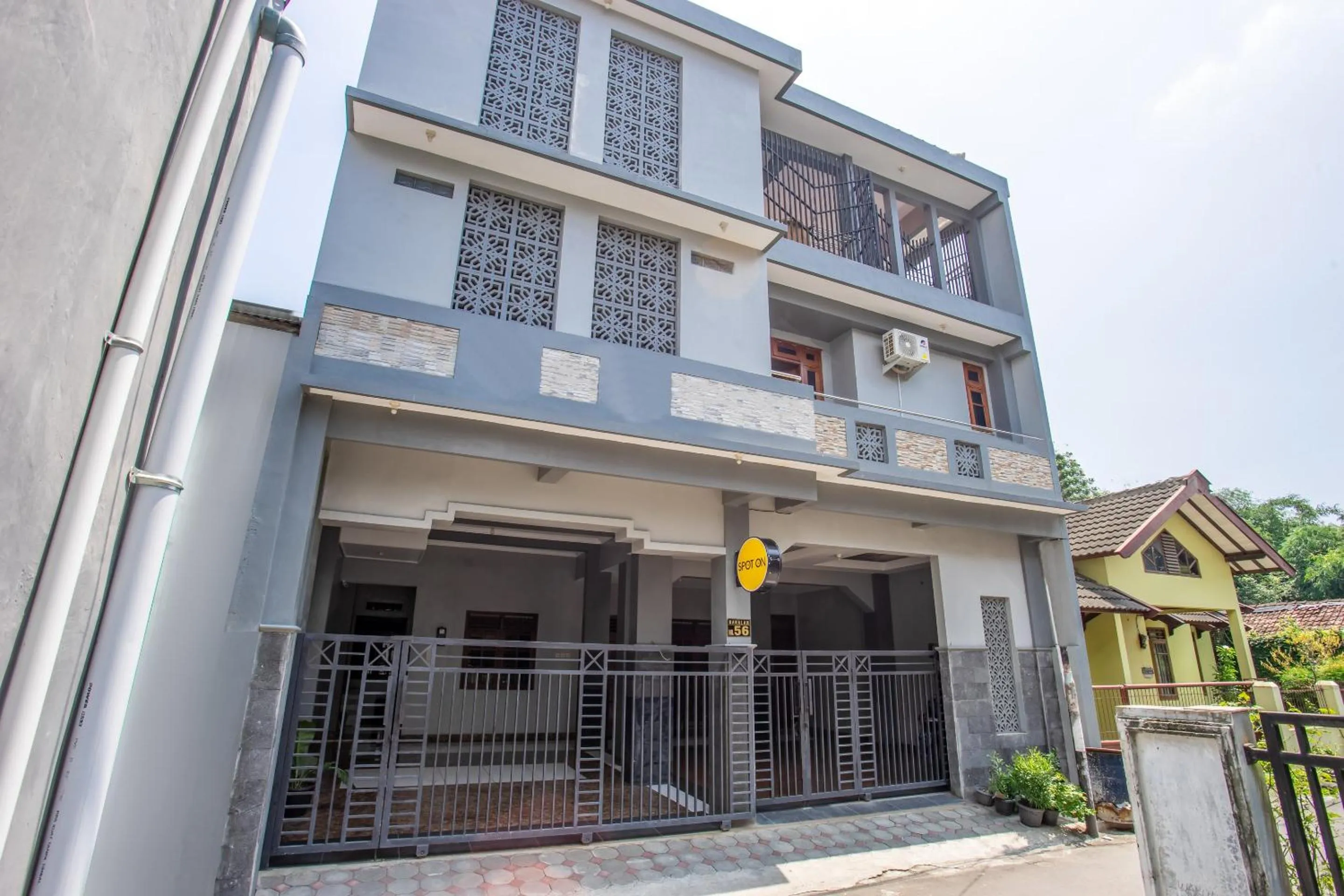 Facade/entrance in Hotel O Nabila Homestay