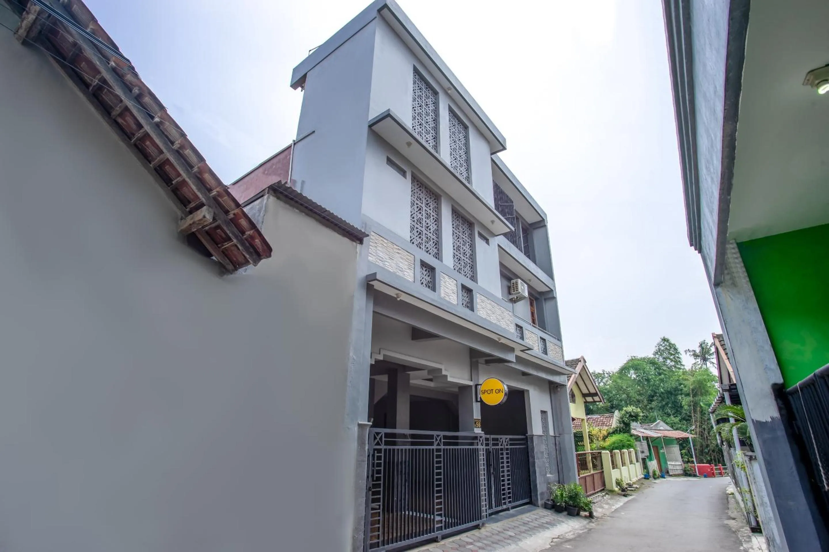 Facade/entrance in Hotel O Nabila Homestay