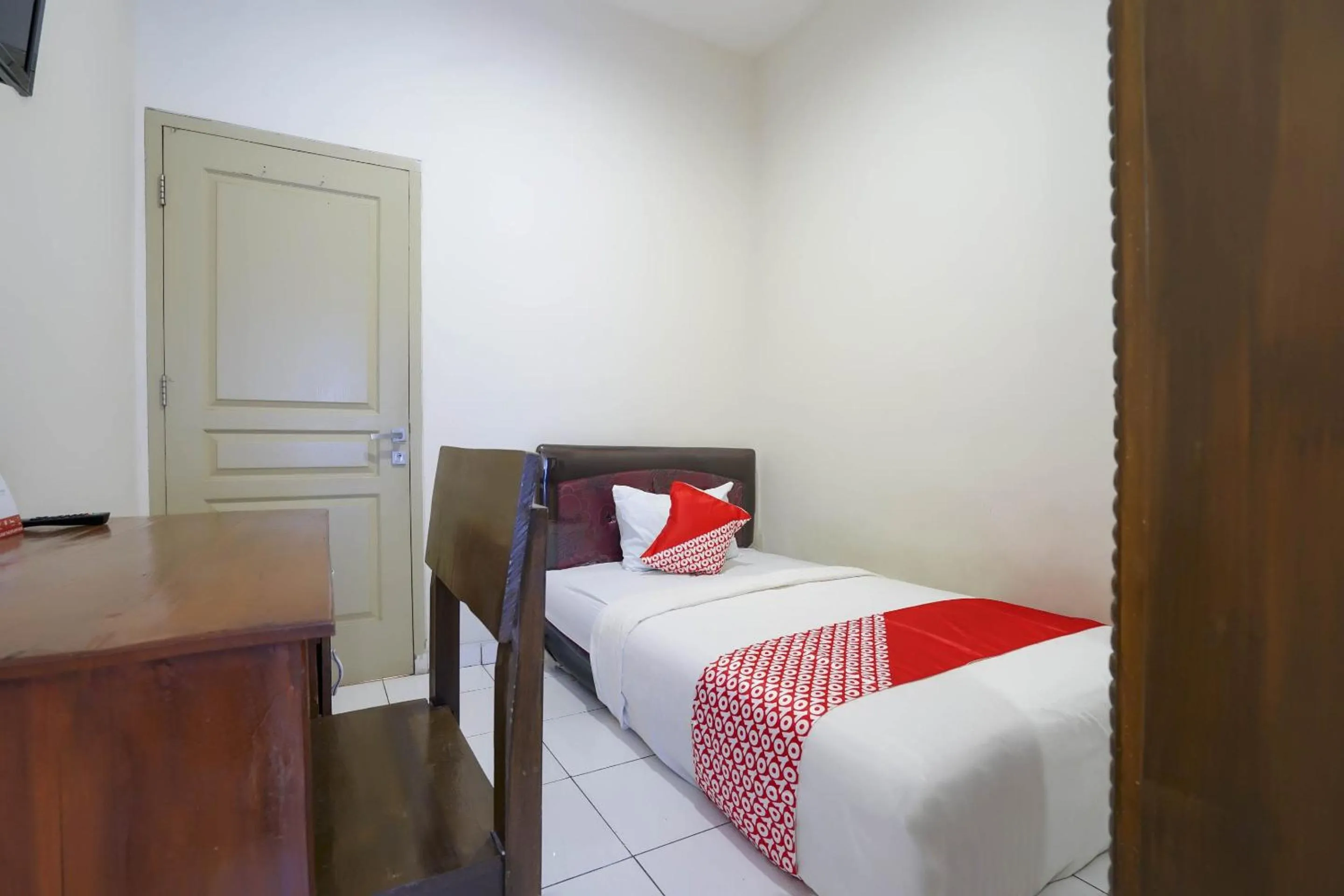 Bedroom, Bed in OYO Life 2874 Berlian Residence