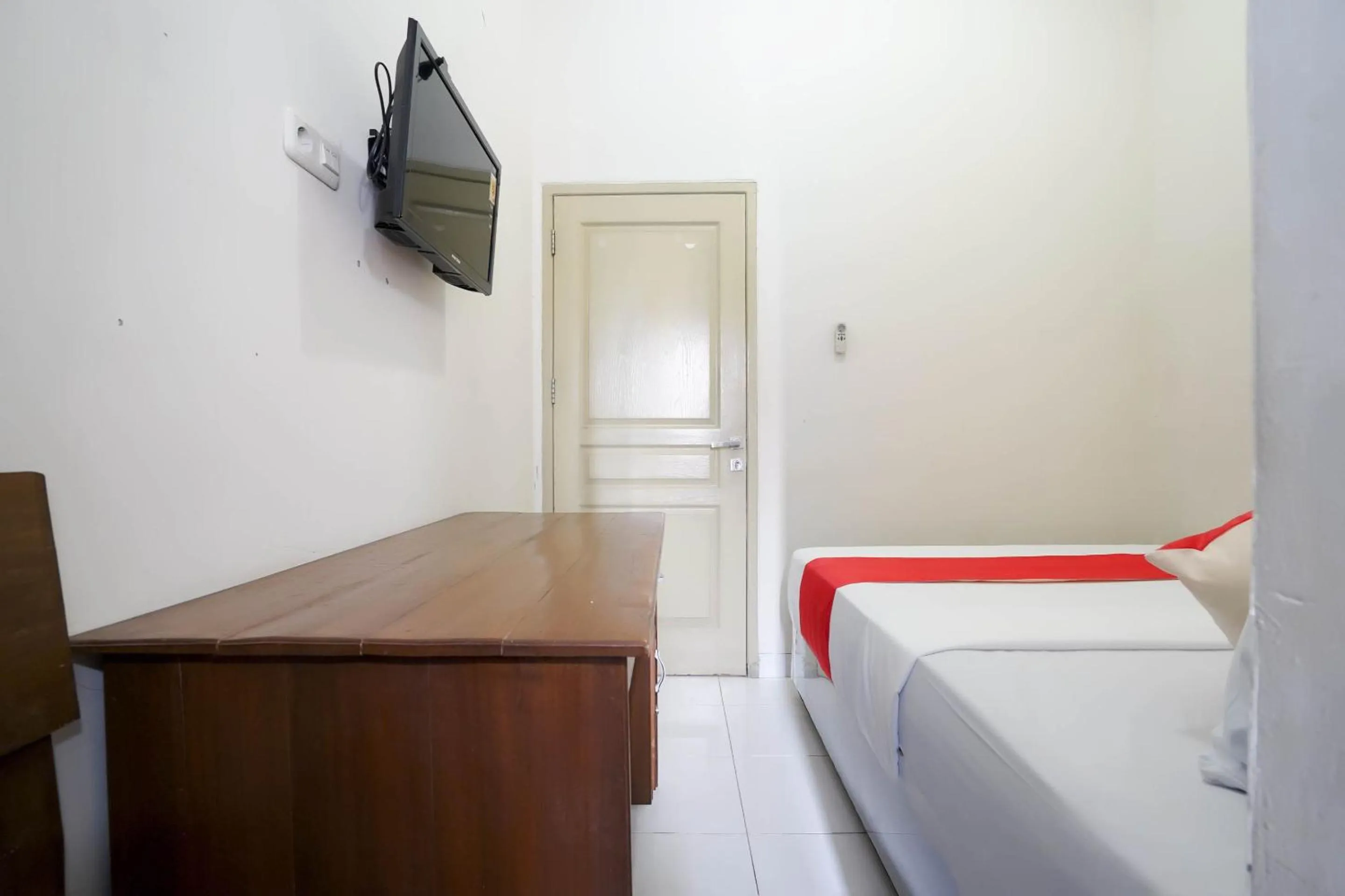 Bedroom, Bed in OYO Life 2874 Berlian Residence