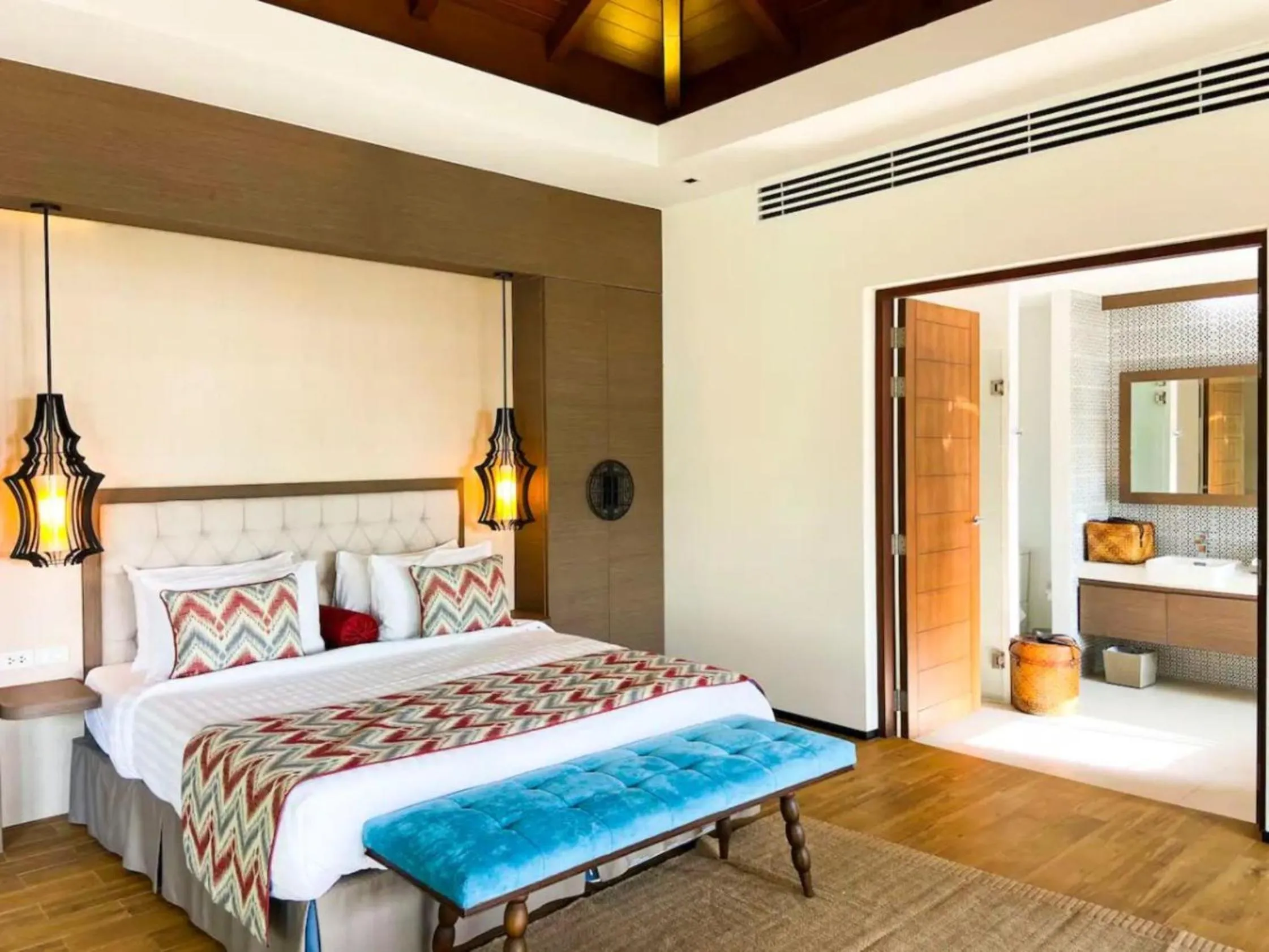 Photo of the whole room, Bed in Silla Villa Kata Beach