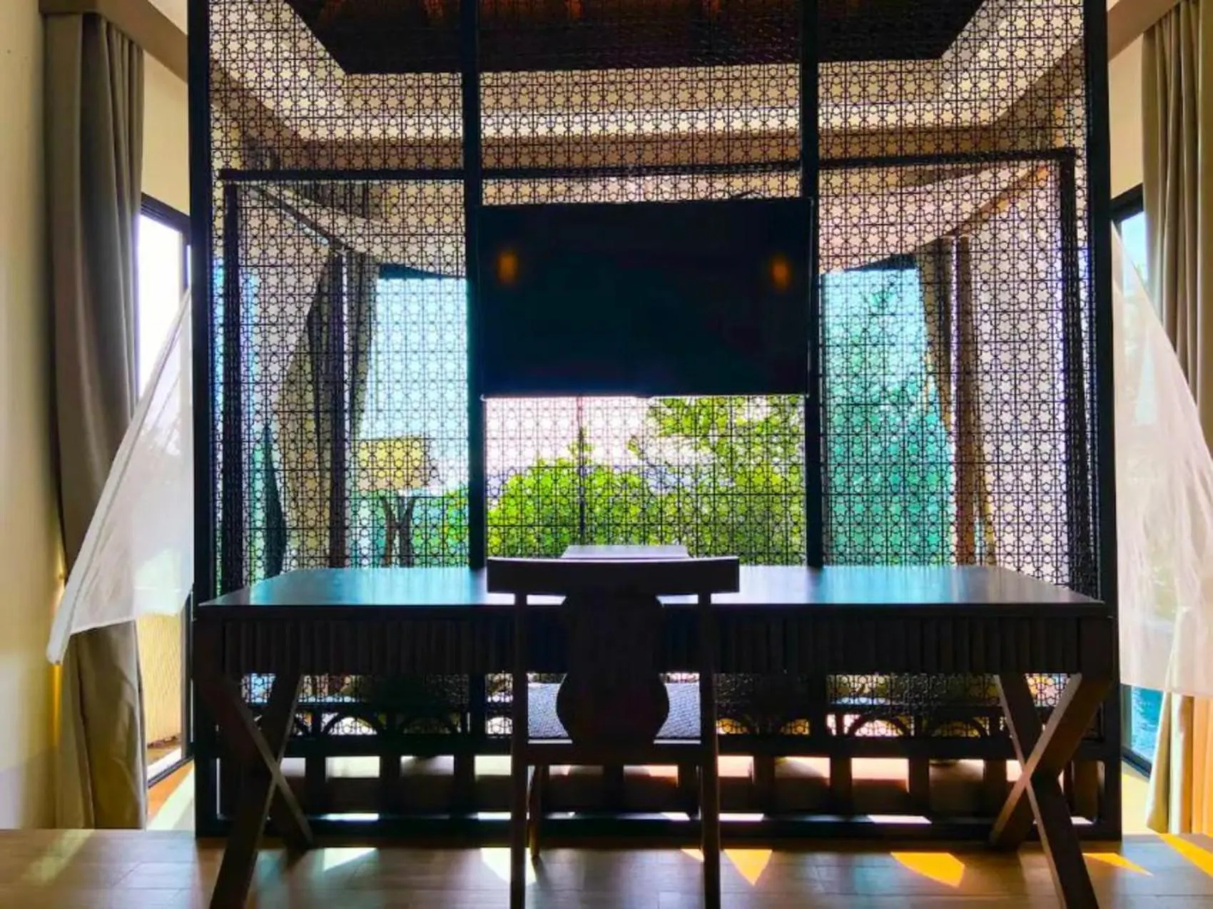 Dining area in Silla Villa Kata Beach