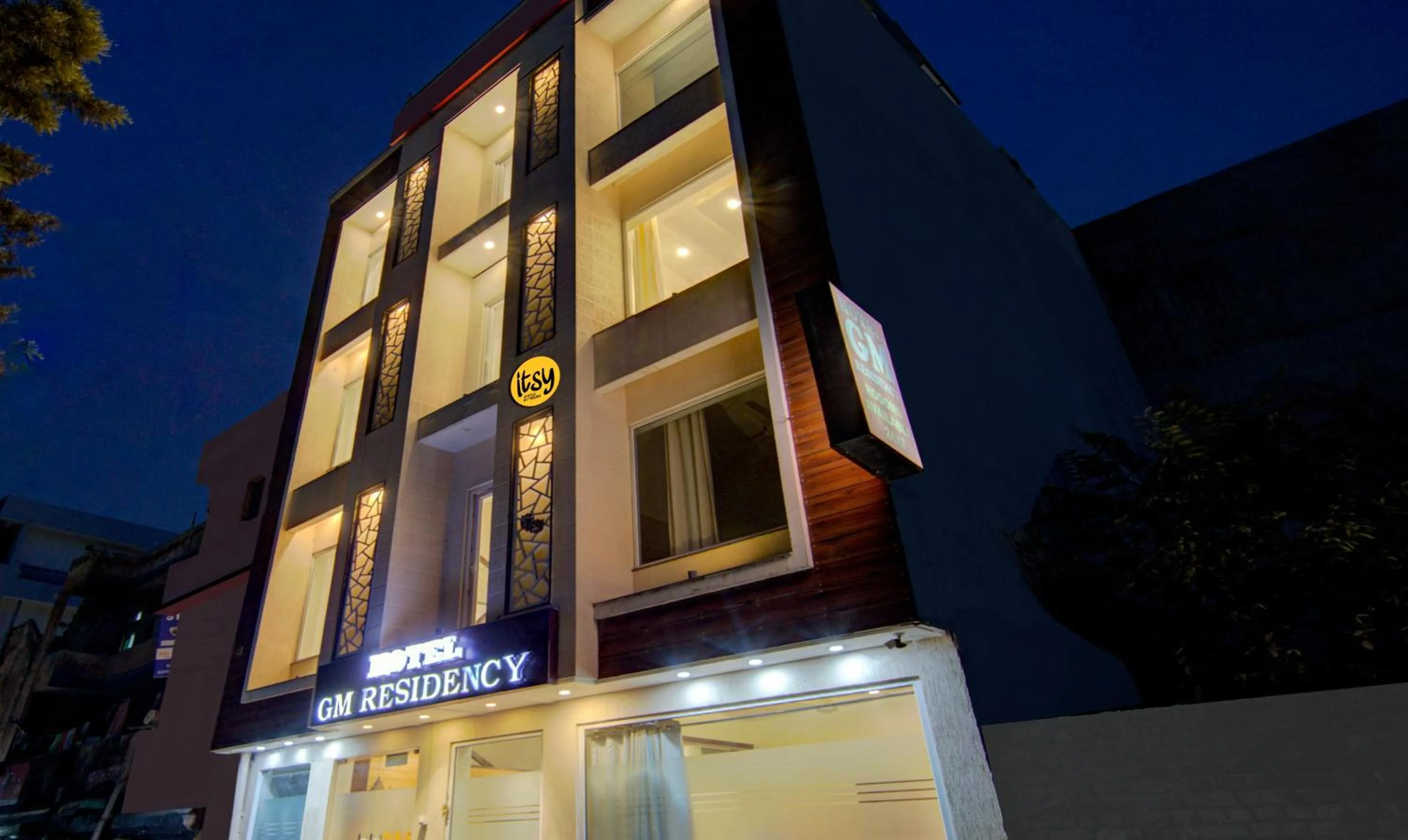 Property building in Itsy Hotels GM Residency