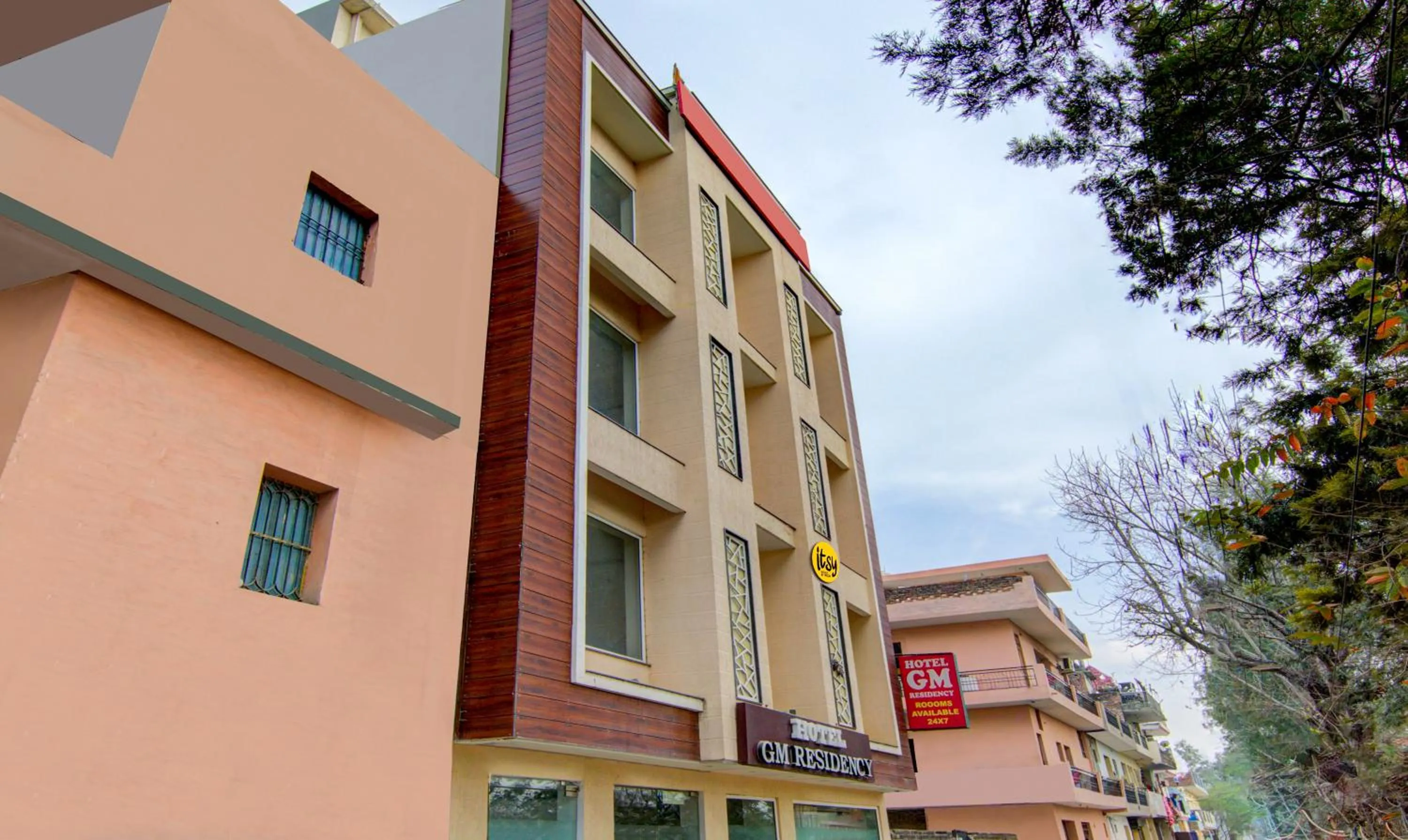 Property building in Itsy Hotels GM Residency