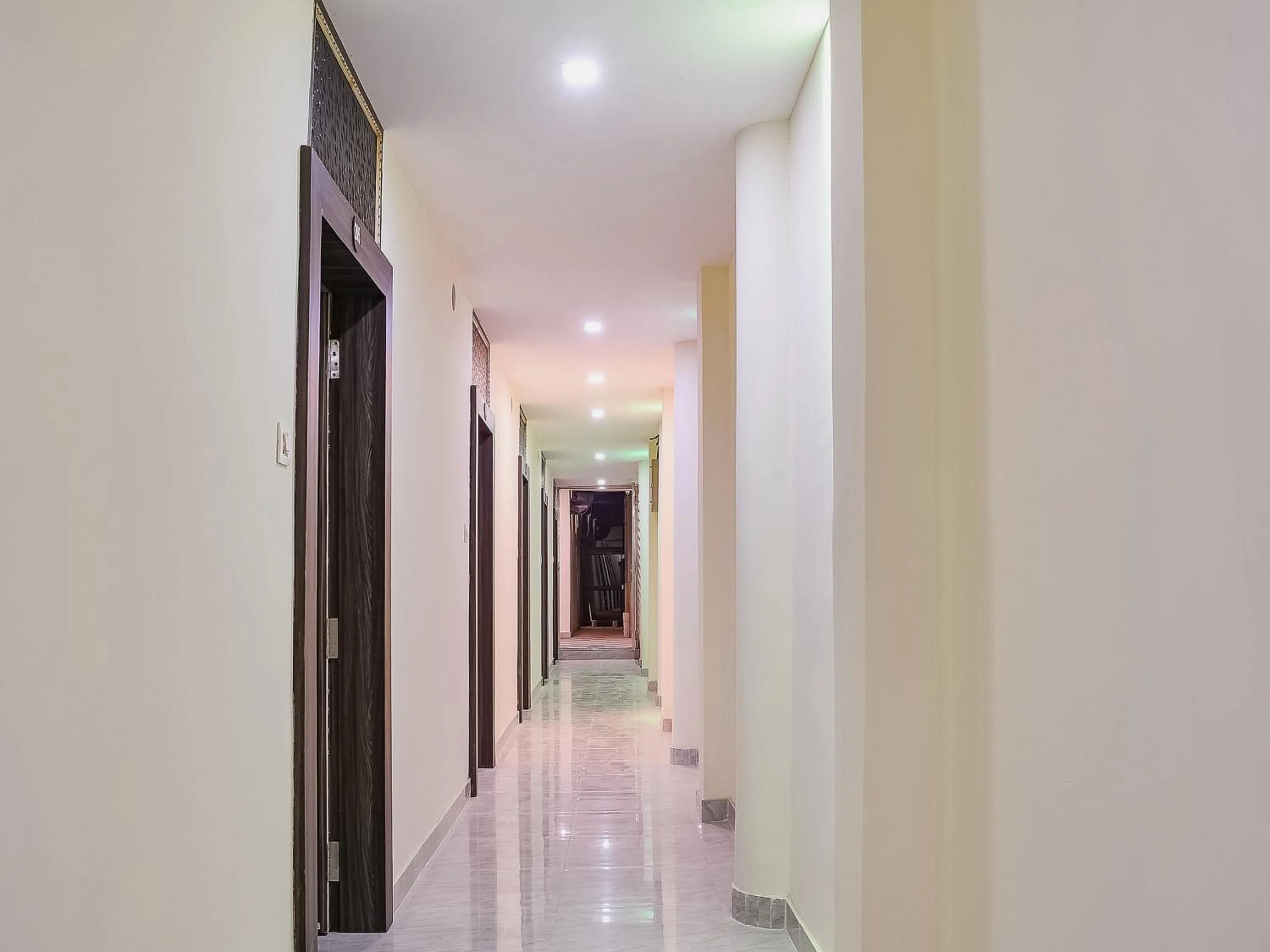Lobby or reception in Hotel O S&h Residency Bahadalpur Railway Station