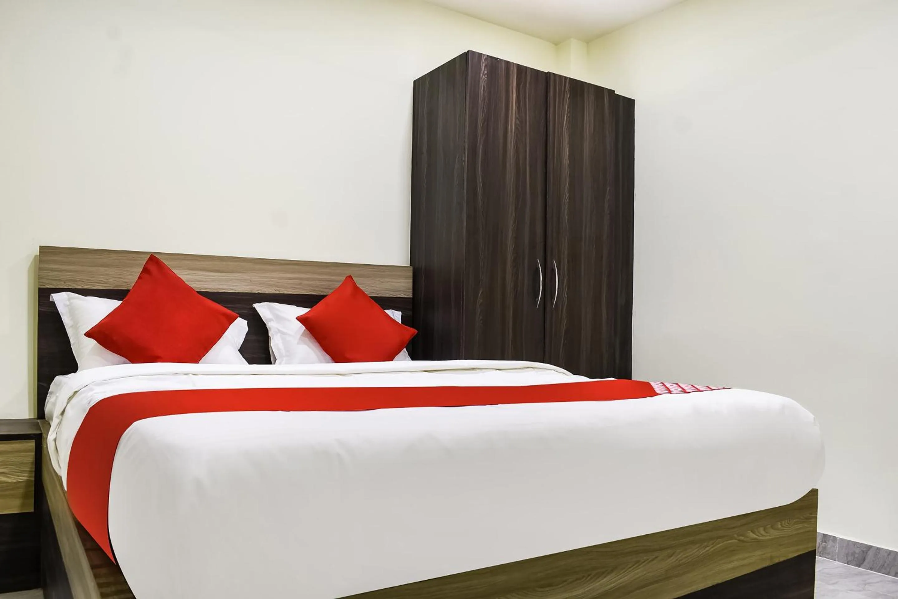 Bedroom, Bed in Hotel O S&h Residency Bahadalpur Railway Station
