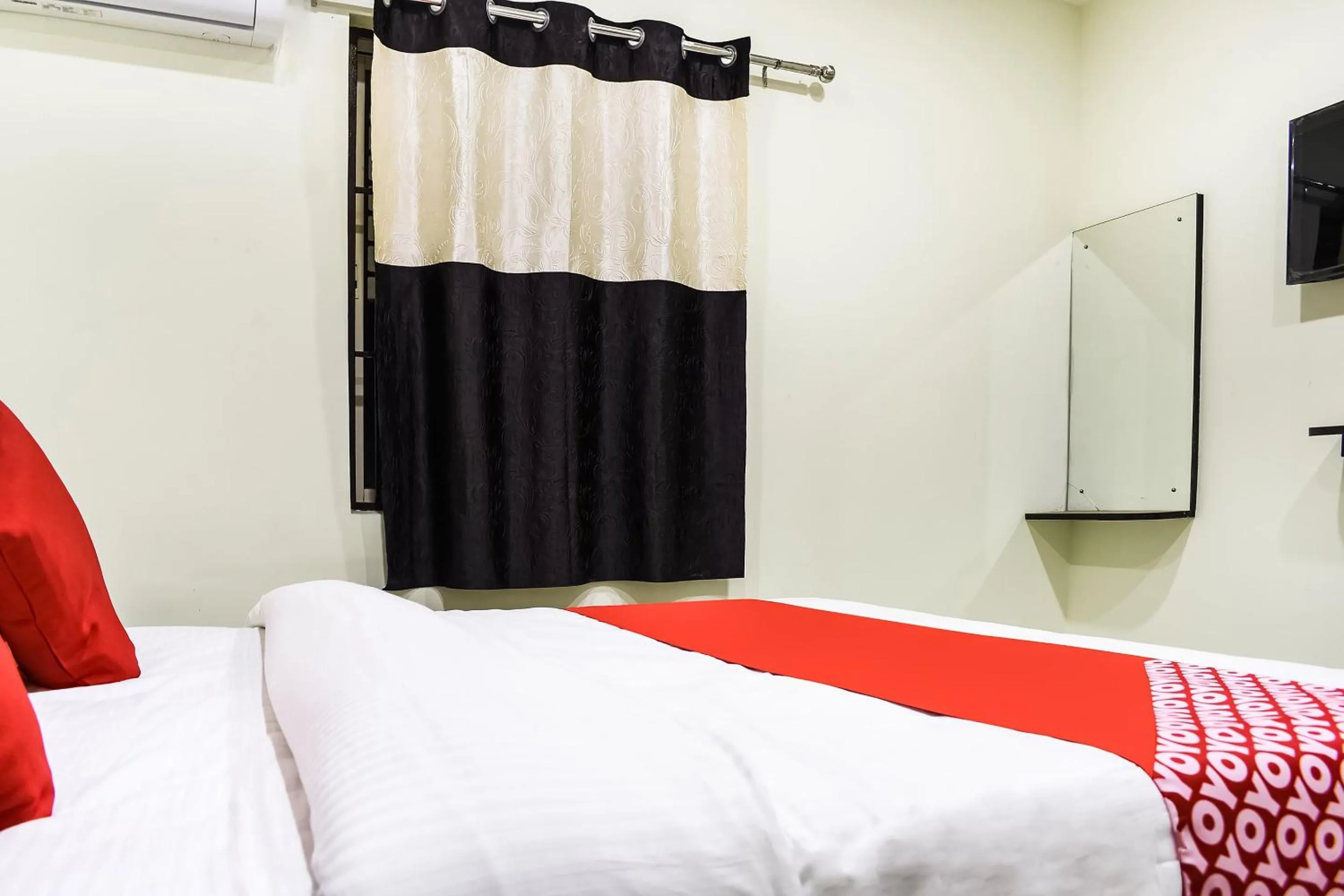 Bedroom, Bed in Hotel O S&h Residency Bahadalpur Railway Station