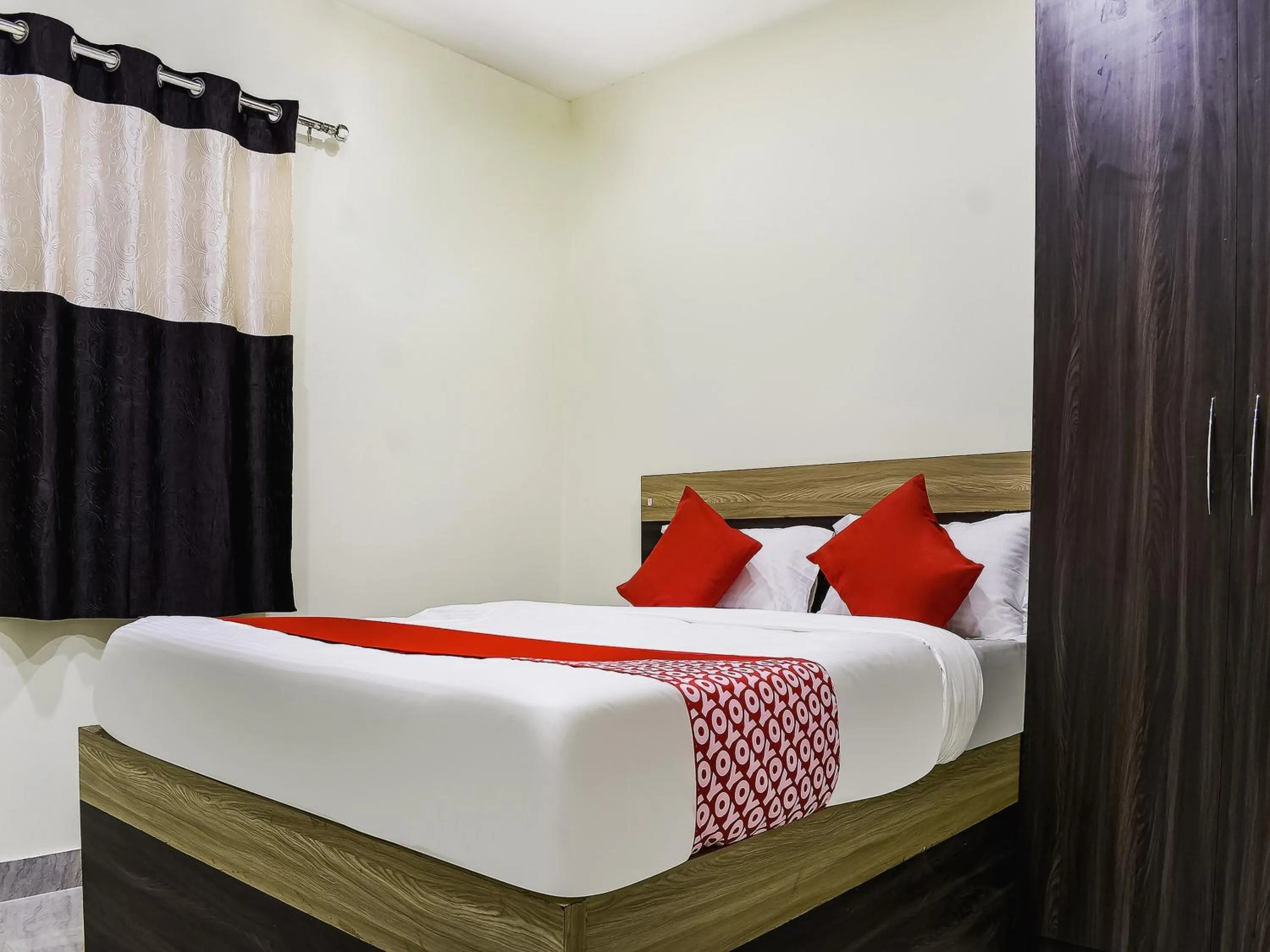 Bedroom, Bed in Hotel O S&h Residency Bahadalpur Railway Station