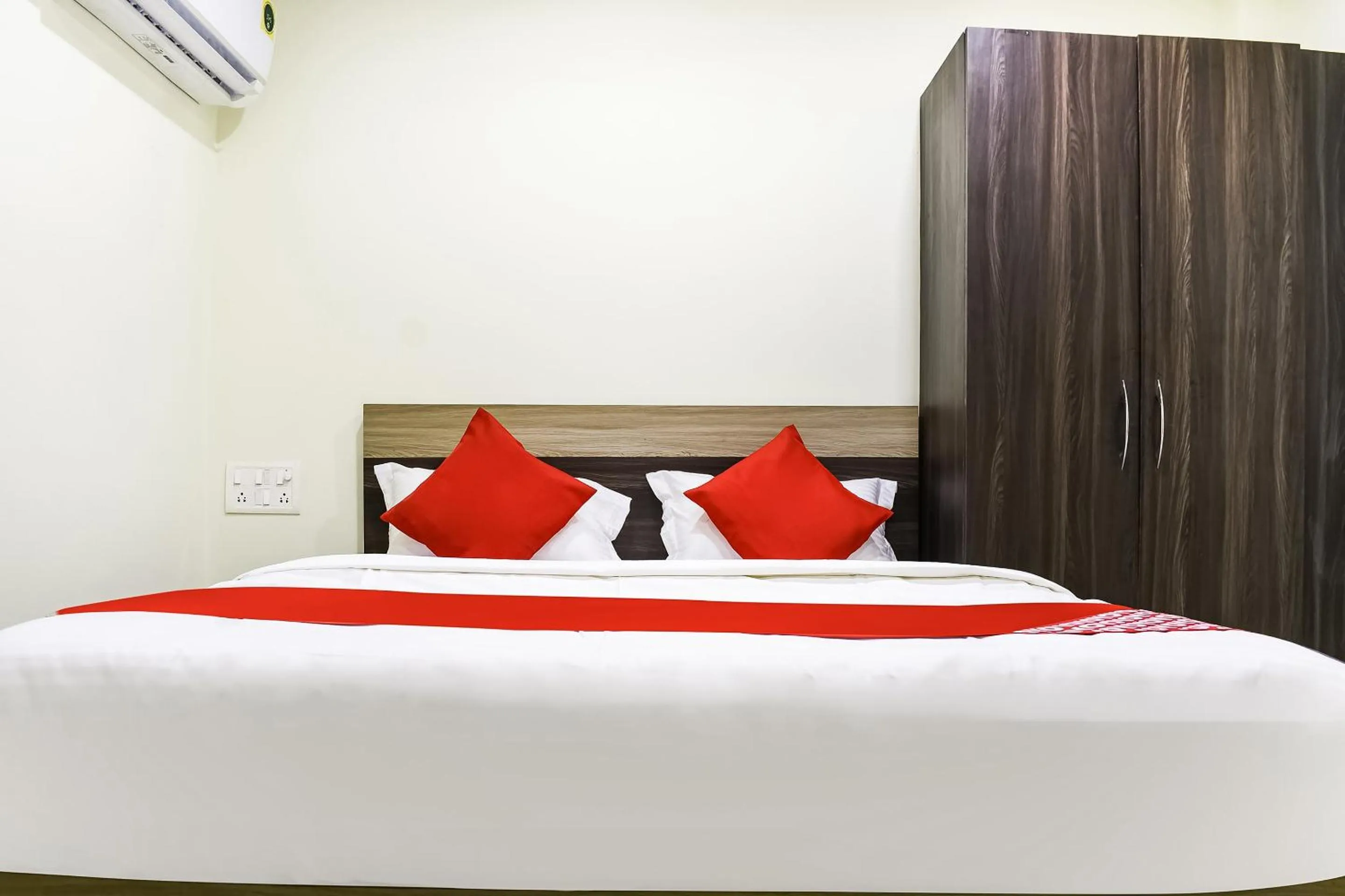 Lobby or reception, Bed in Hotel O S&h Residency Bahadalpur Railway Station
