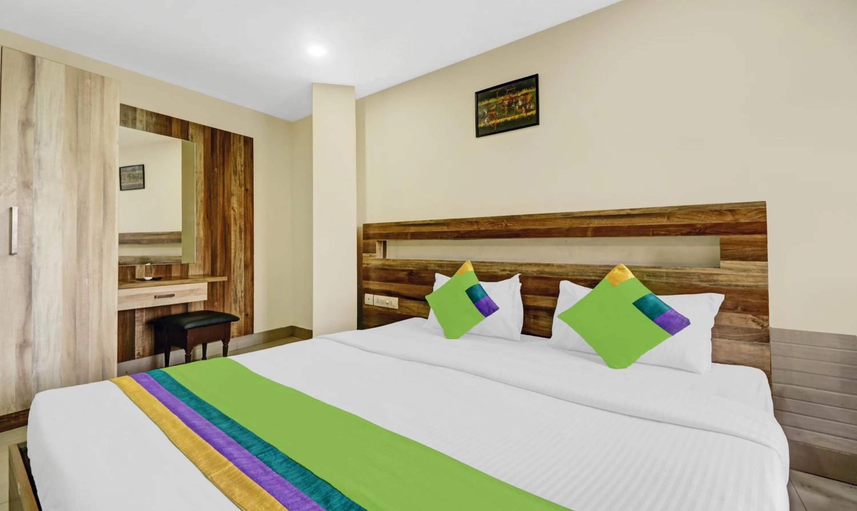 Bedroom, Bed in Treebo Darwesh Residency - 500m from Railway Station