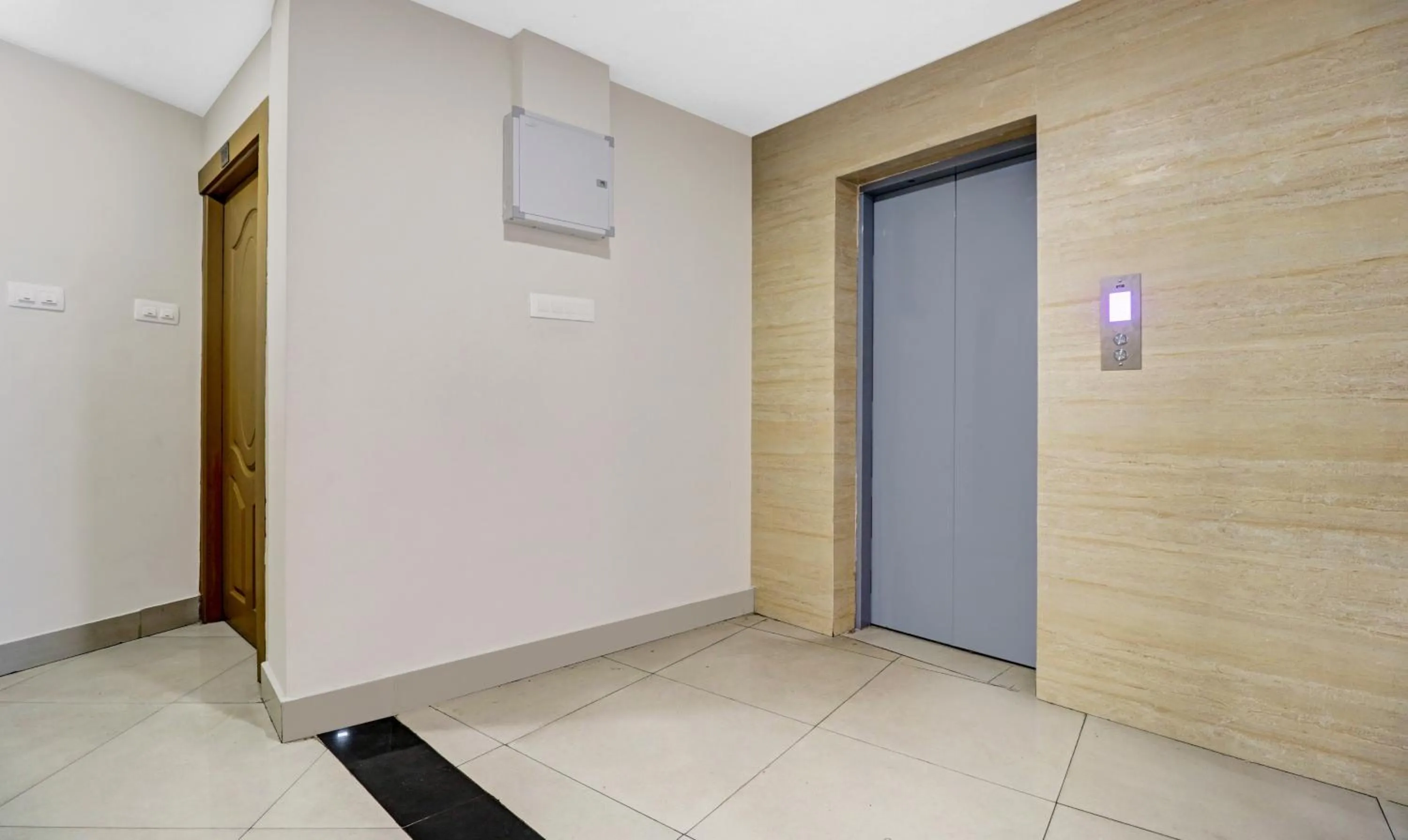 elevator in Treebo Darwesh Residency - 500m from Railway Station