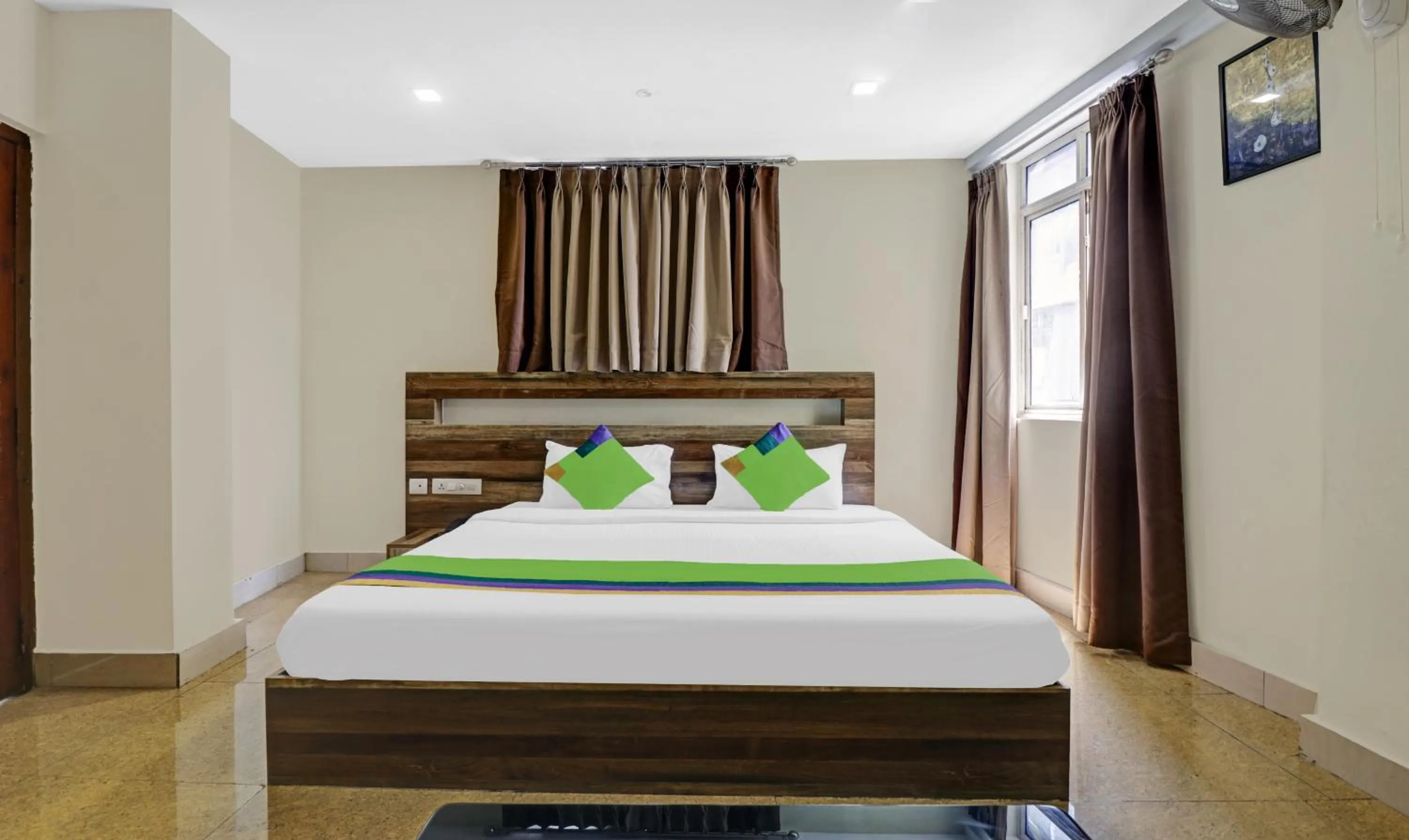 Bedroom, Bed in Treebo Darwesh Residency - 500m from Railway Station