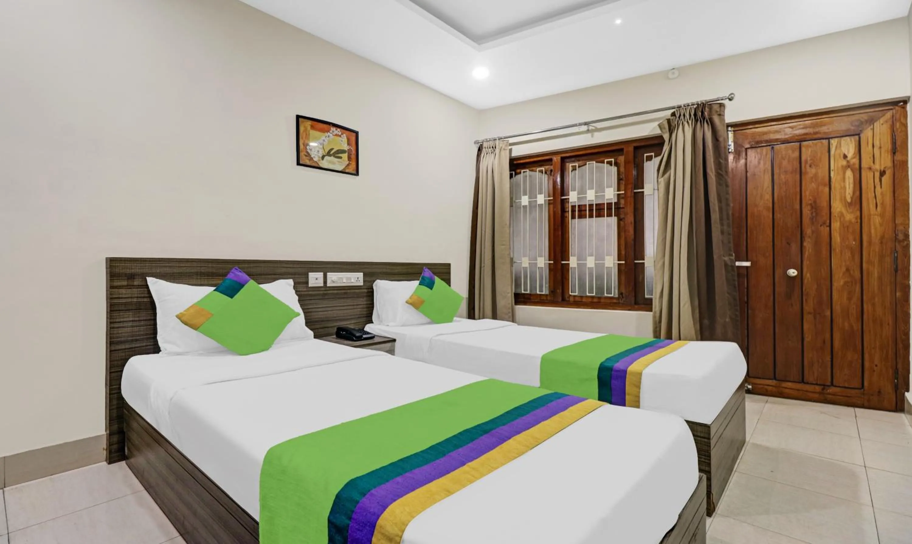 Bedroom, Bed in Treebo Darwesh Residency - 500m from Railway Station