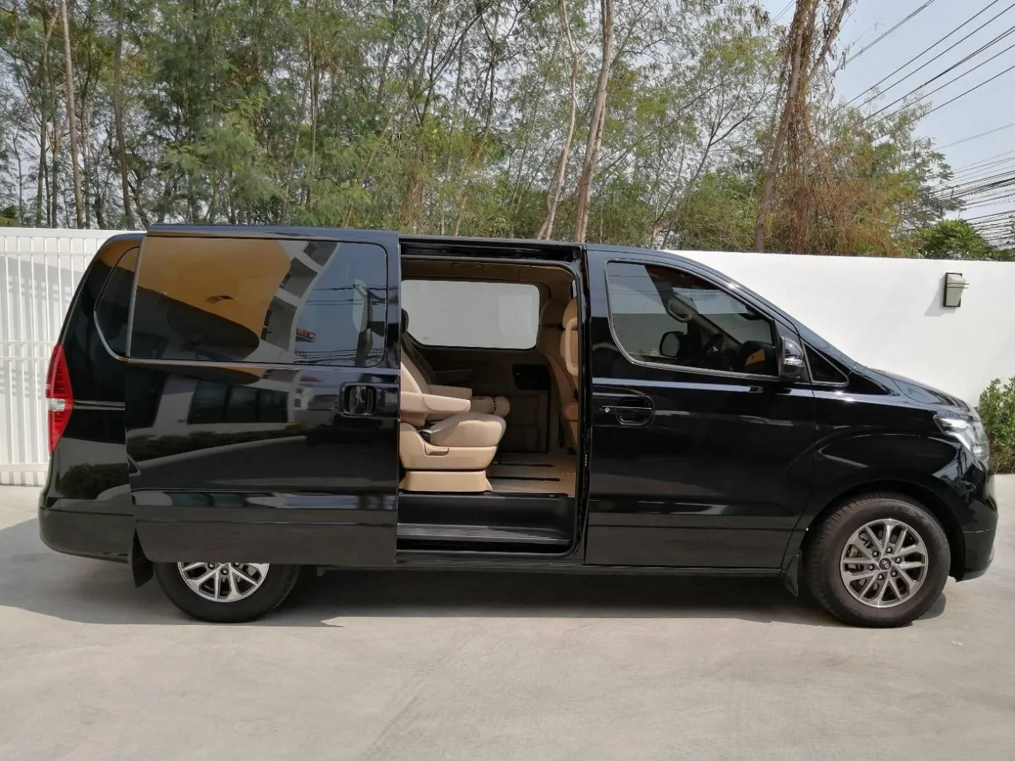 shuttle in Port Canary Airport Hotel