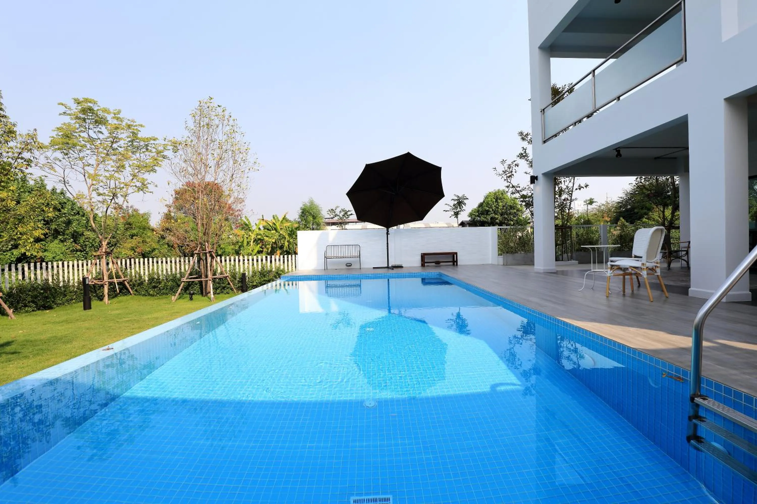 Swimming pool in Port Canary Airport Hotel