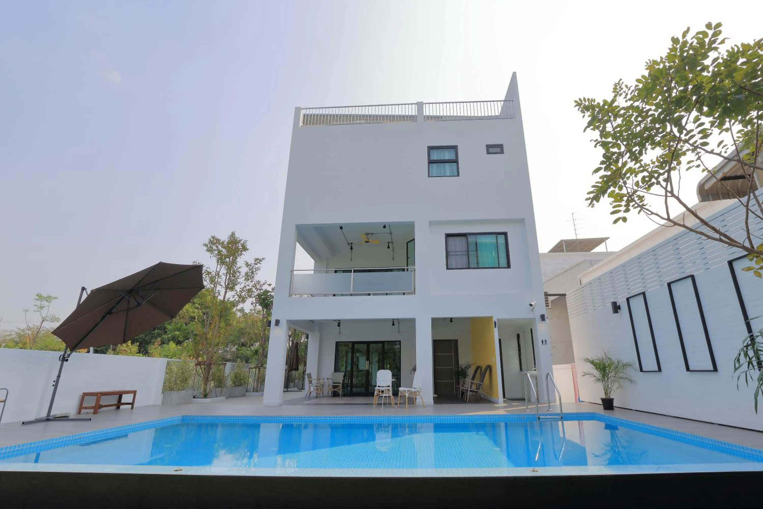 Swimming pool in Port Canary Airport Hotel