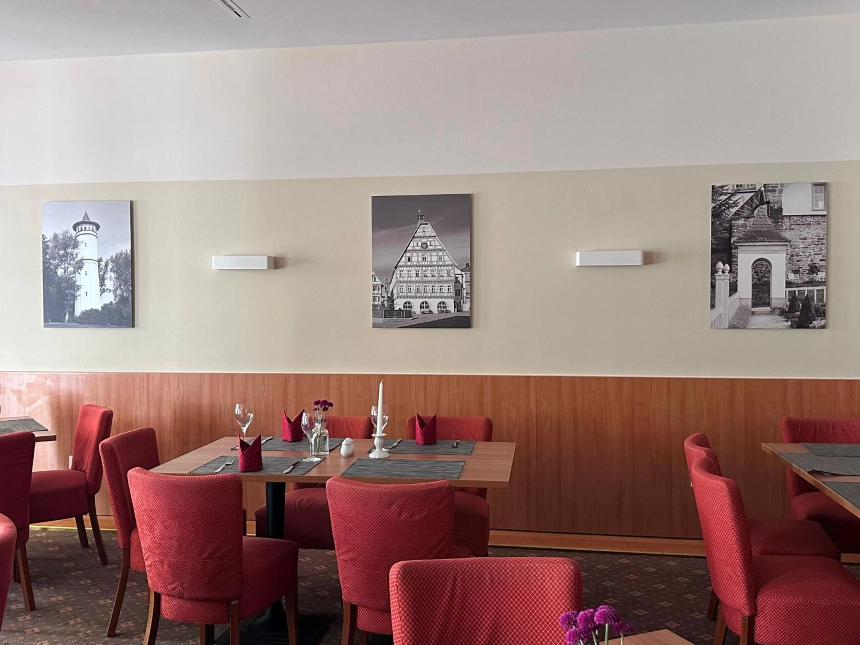 Restaurant/places to eat in PLAZA INN Leonberg