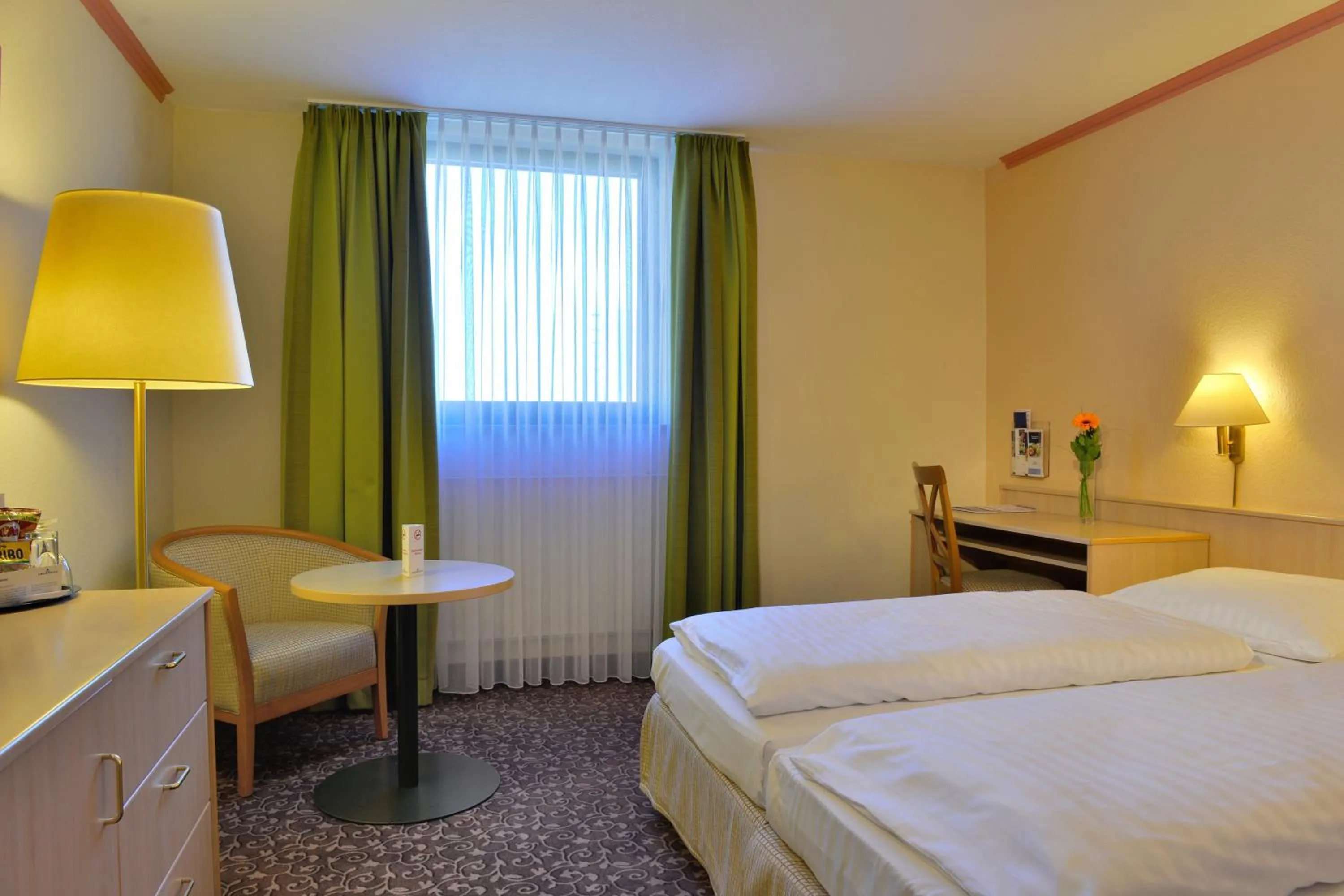 Staff, Bed in PLAZA INN Leonberg