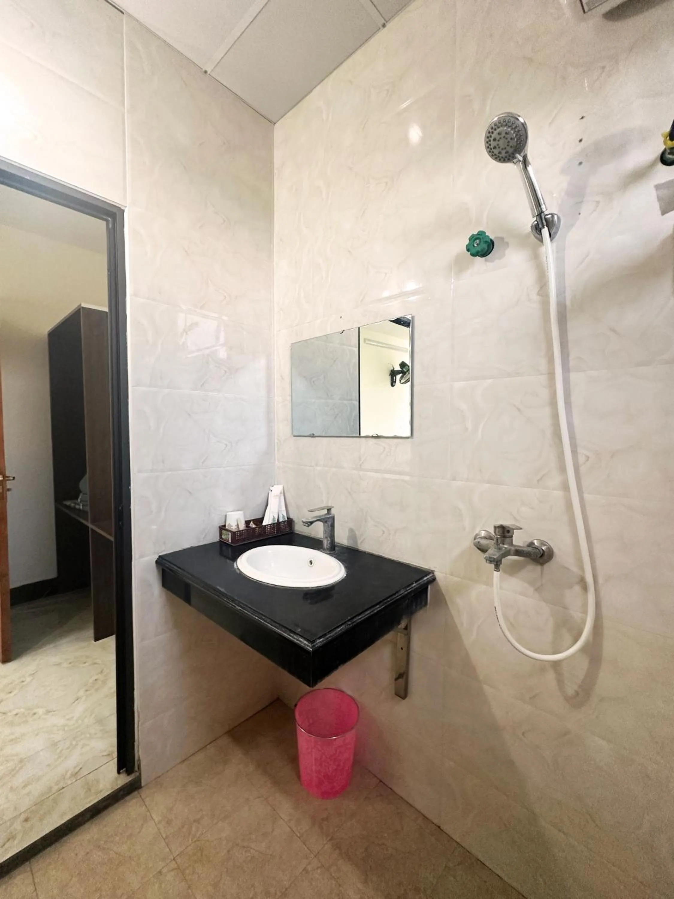 Shower in Ha Giang Ali Hostel